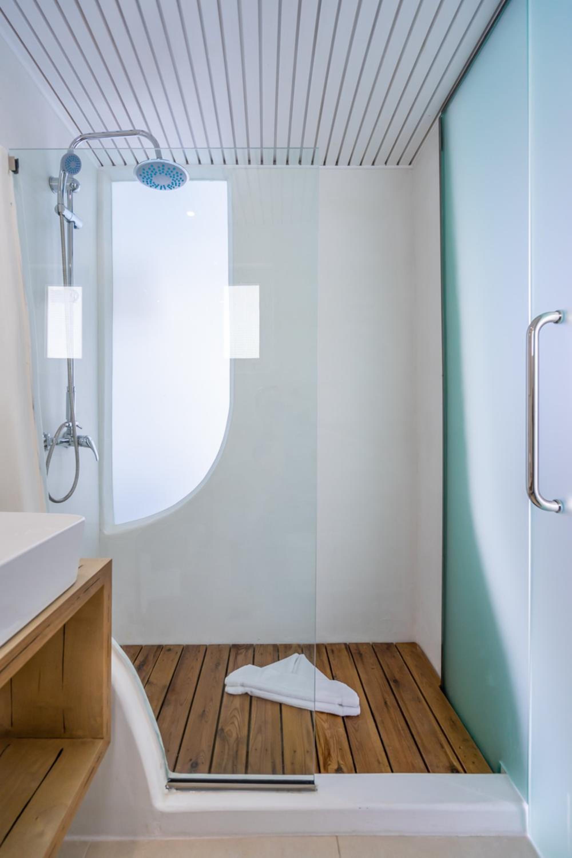 Junior Suite with Private Pool - Photo 8