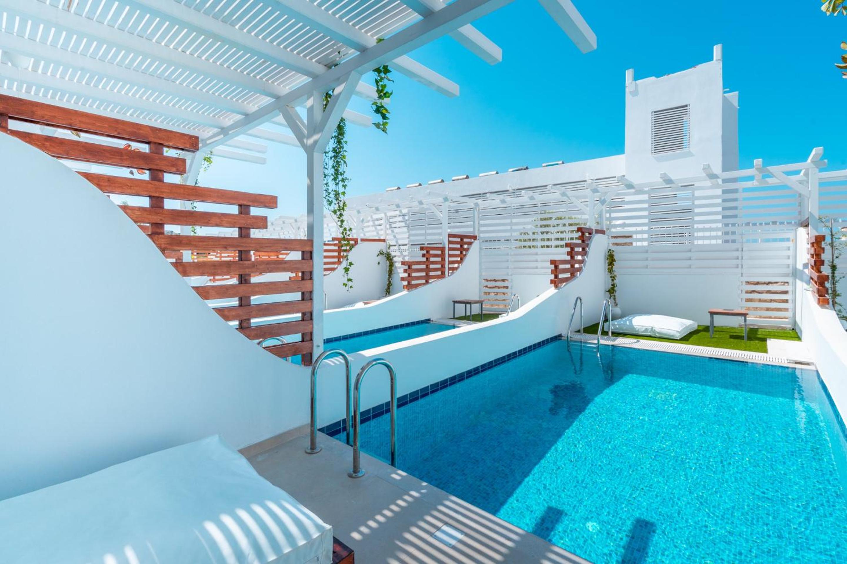 Junior Suite with Private Pool - Photo 27