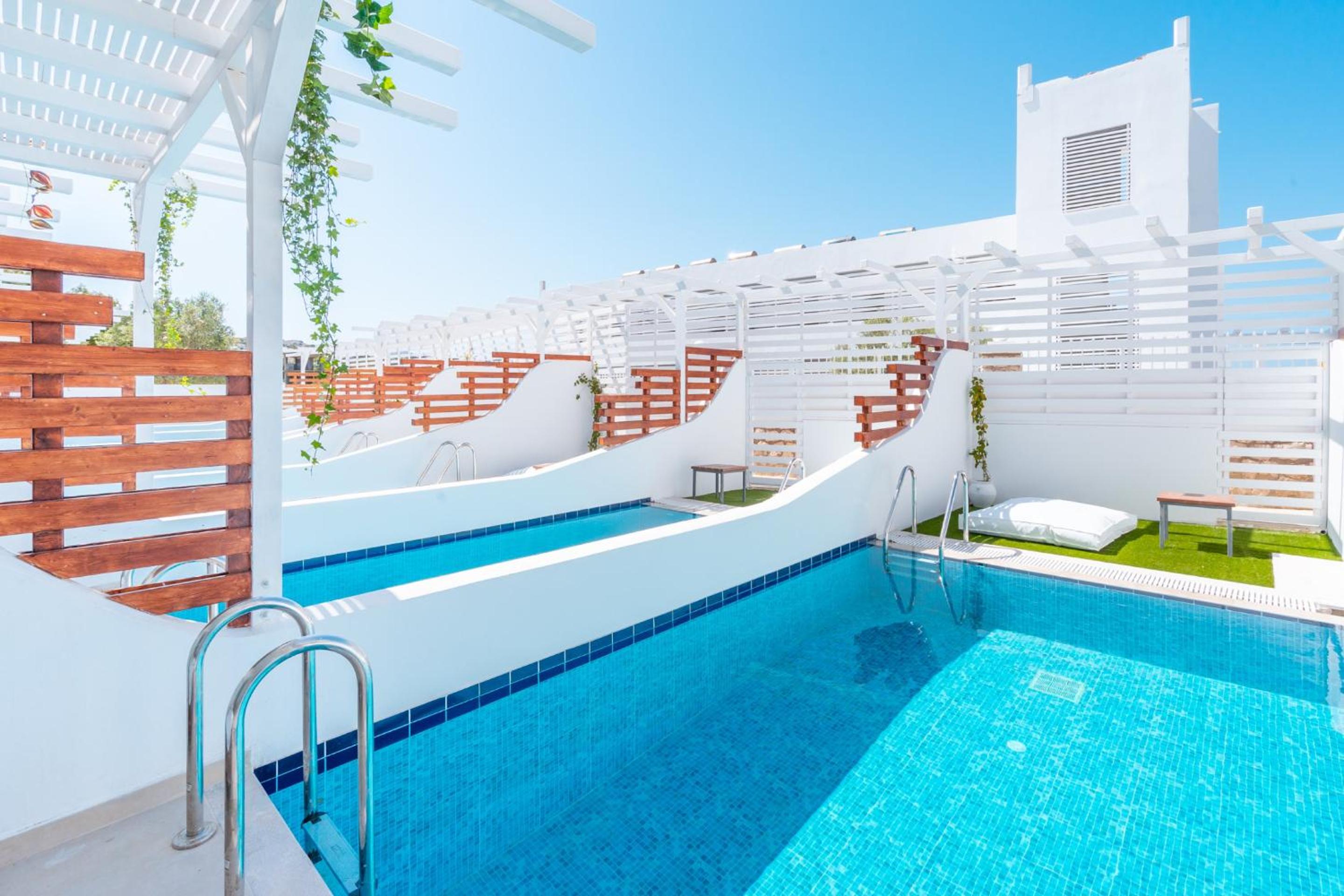 Junior Suite with Private Pool - Photo 26