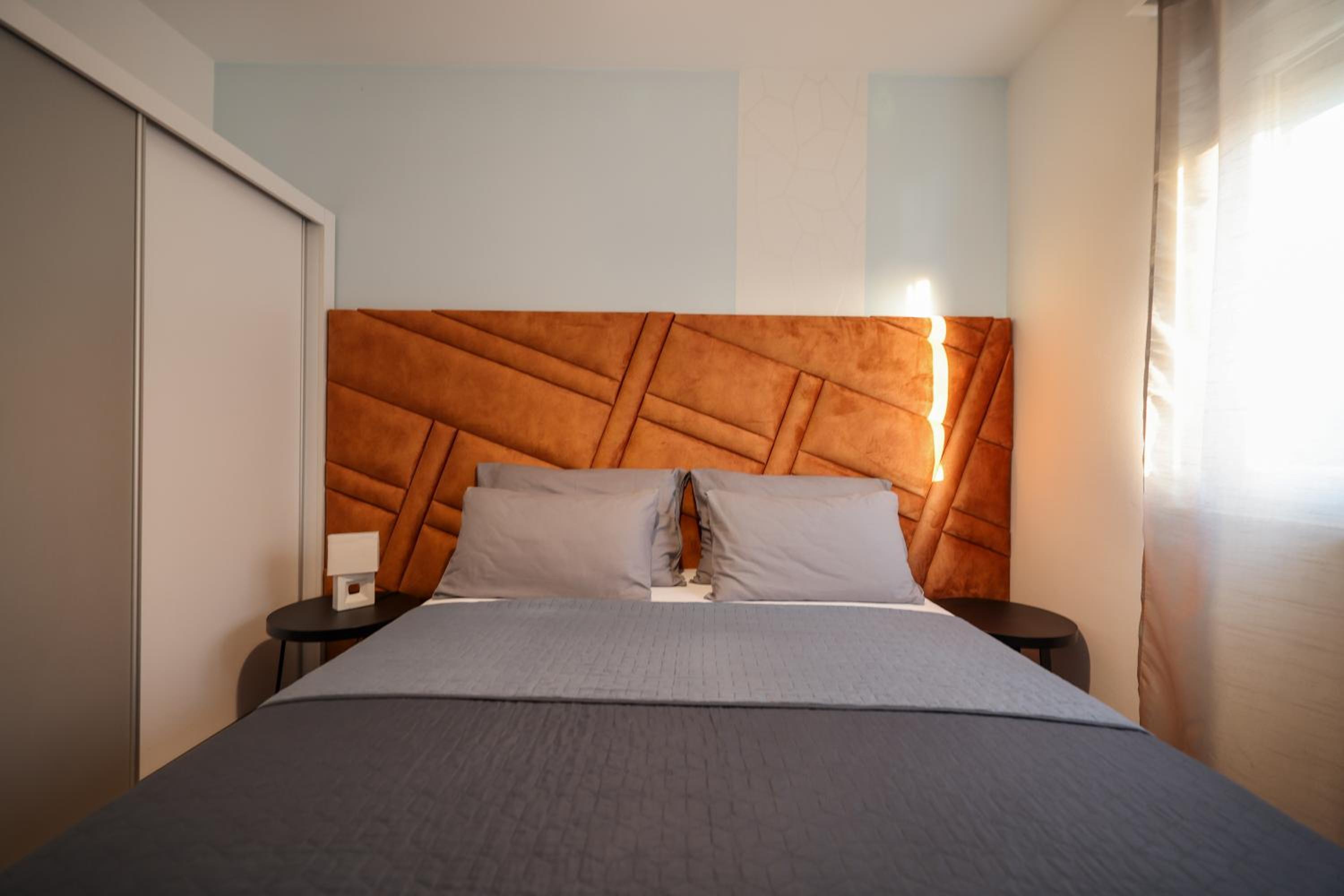 Deluxe Two-Bedroom Apartment Ground Floor with Pool View photo 2