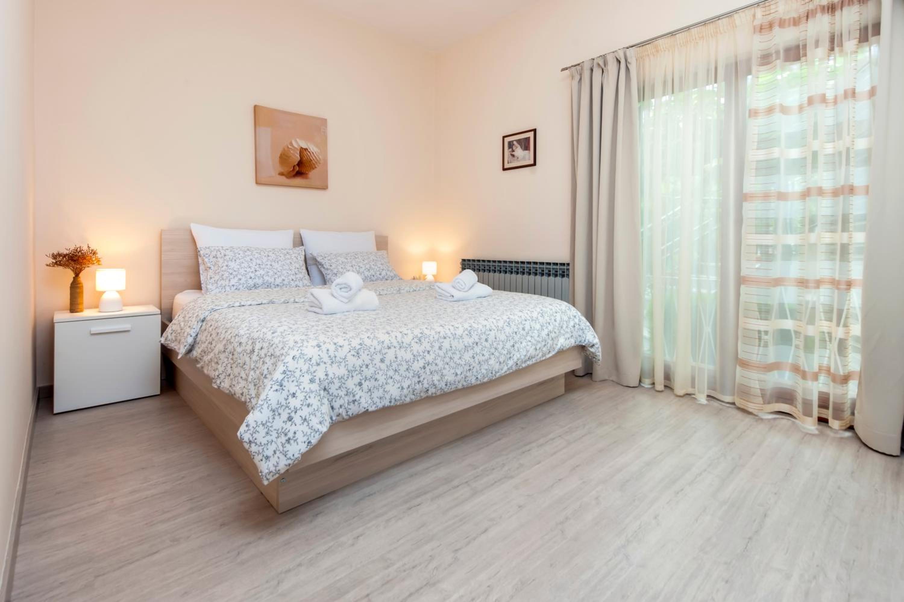 One-Bedroom Apartment - Ground Floor photo 1