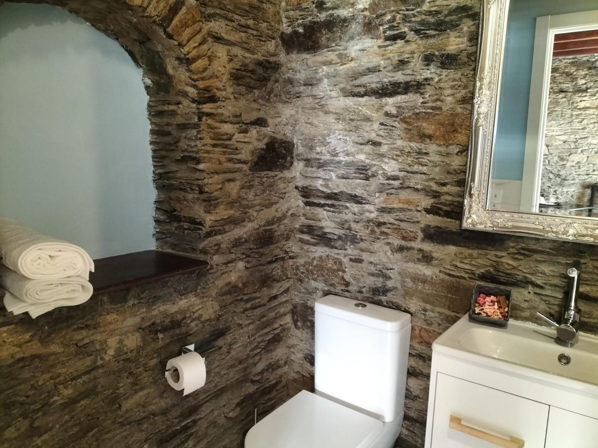 Double Room - Disability Access photo 3