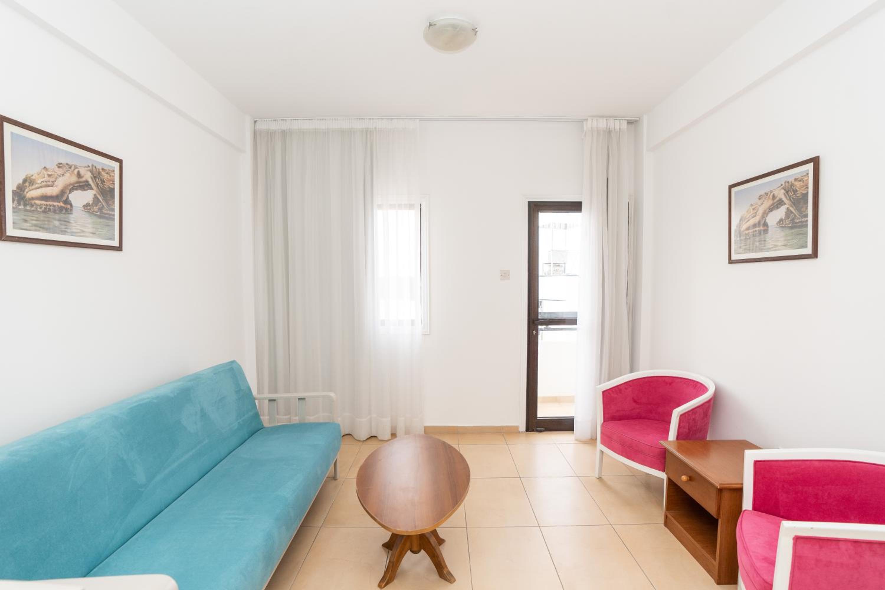 One-Bedroom Apartment with Pool View photo 1