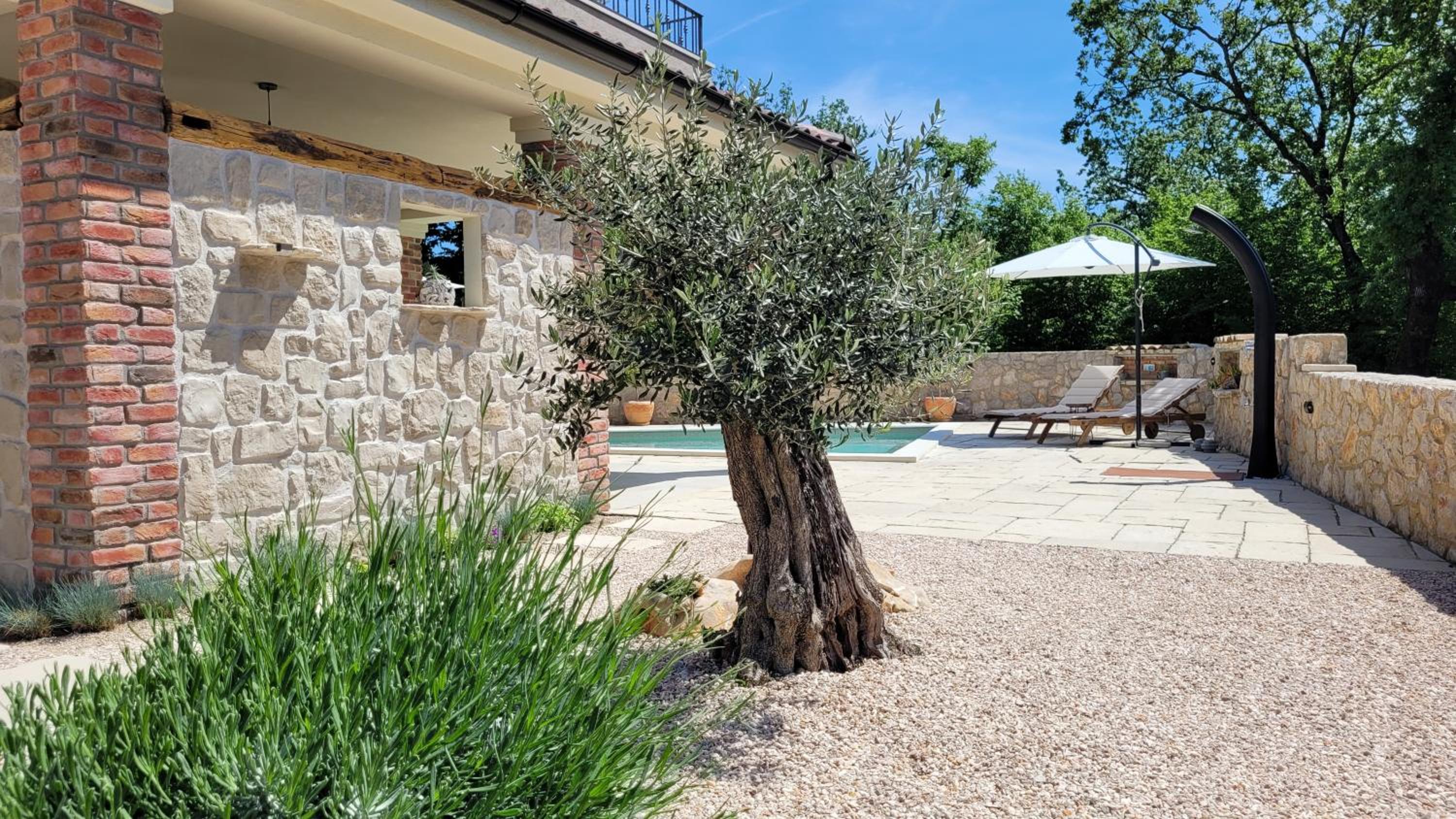 Villa photo 2