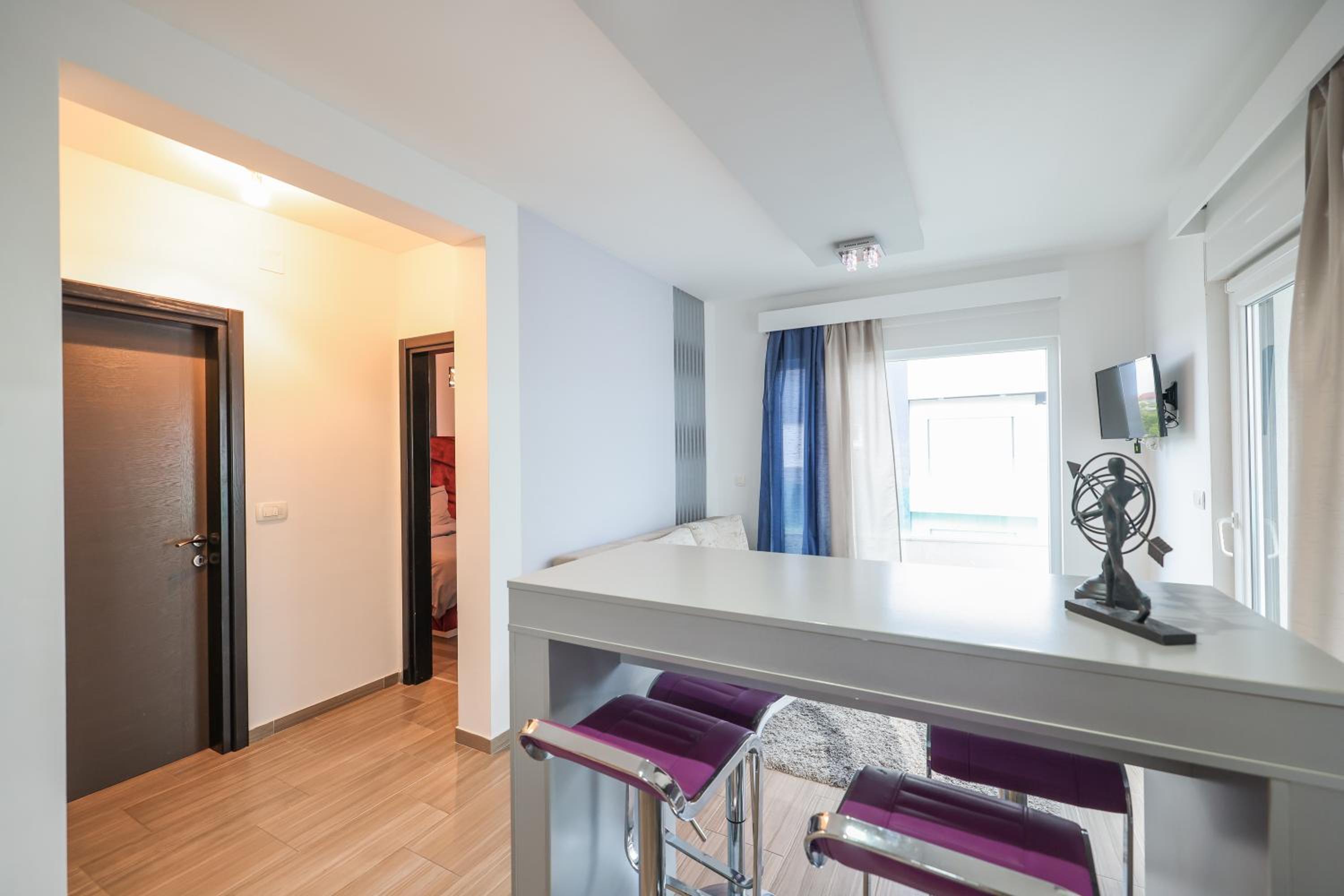 Deluxe Two-Bedroom Apartment with Pool View