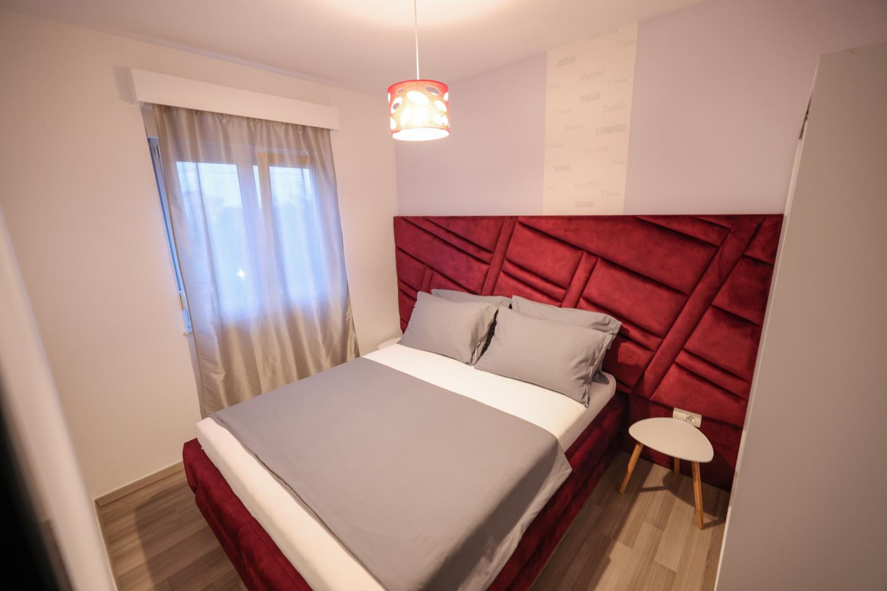 Deluxe Two-Bedroom Apartment with Pool View photo 2