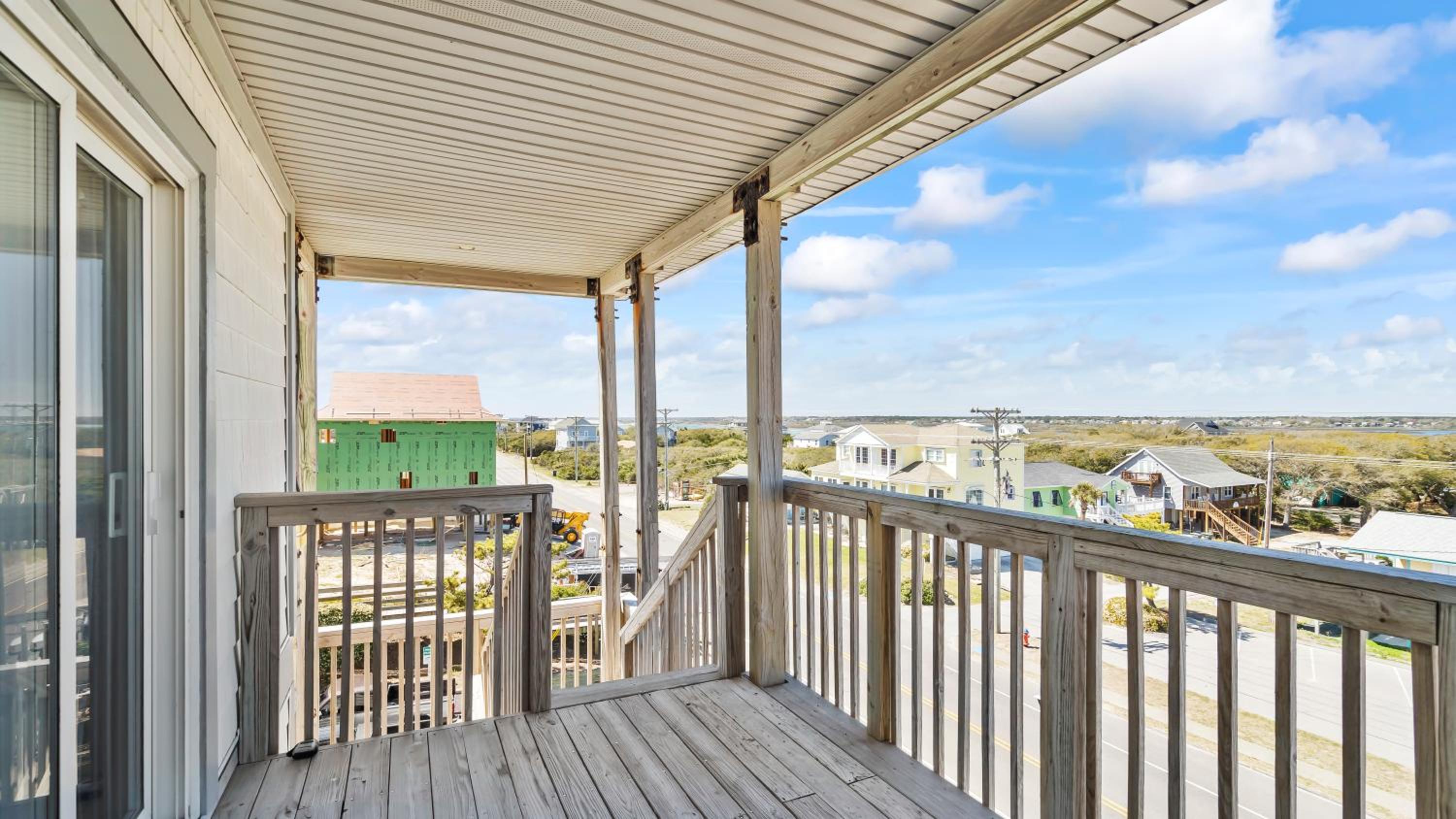 Family Room With Balcony photo 3