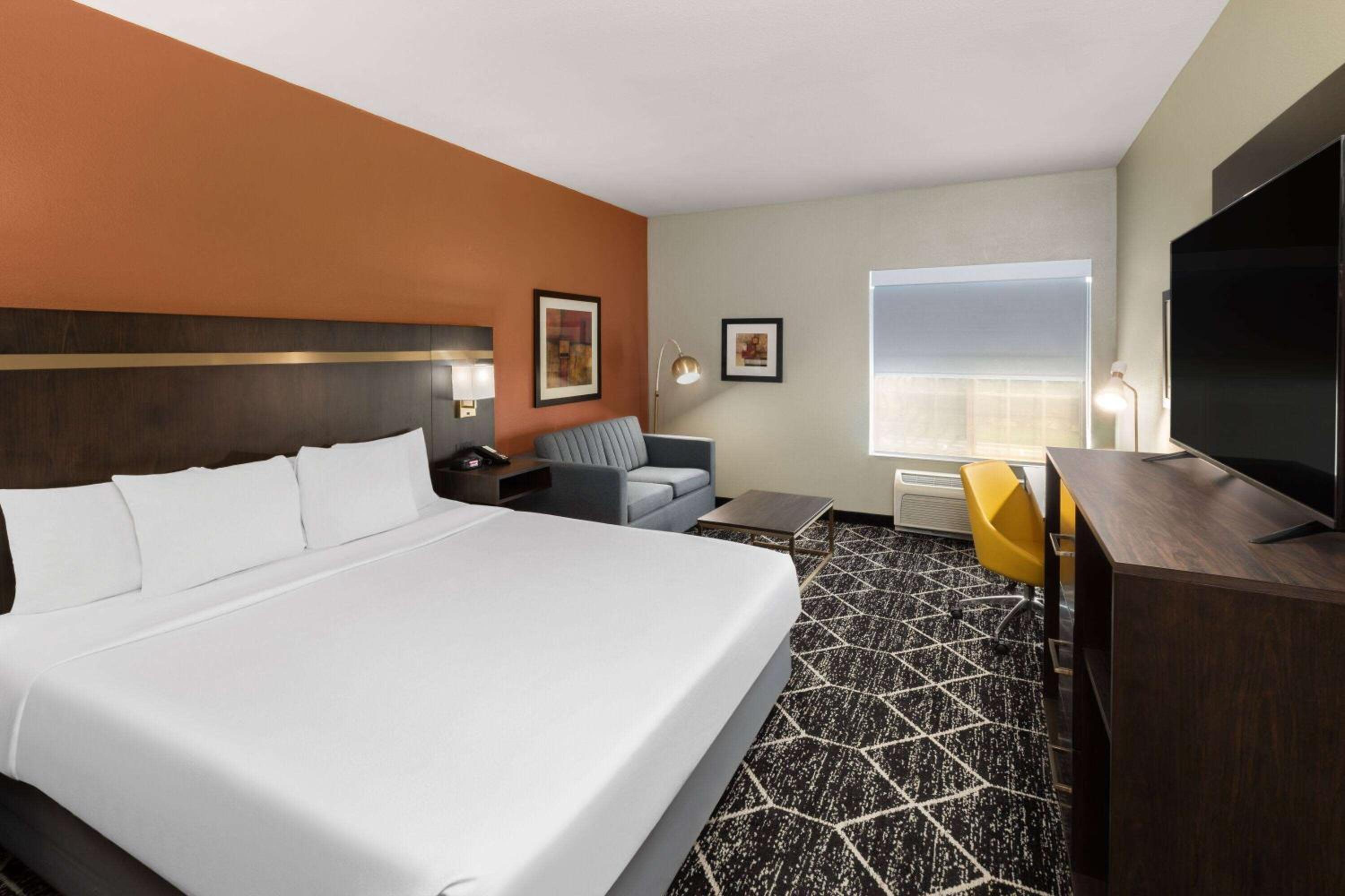 Deluxe King Room - Mobility Access/Non-Smoking