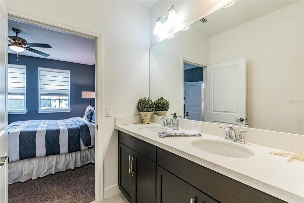 Four-Bedroom House photo 2