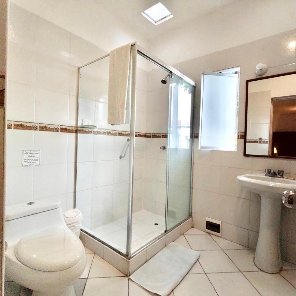 Quadruple Room - Photo 11
