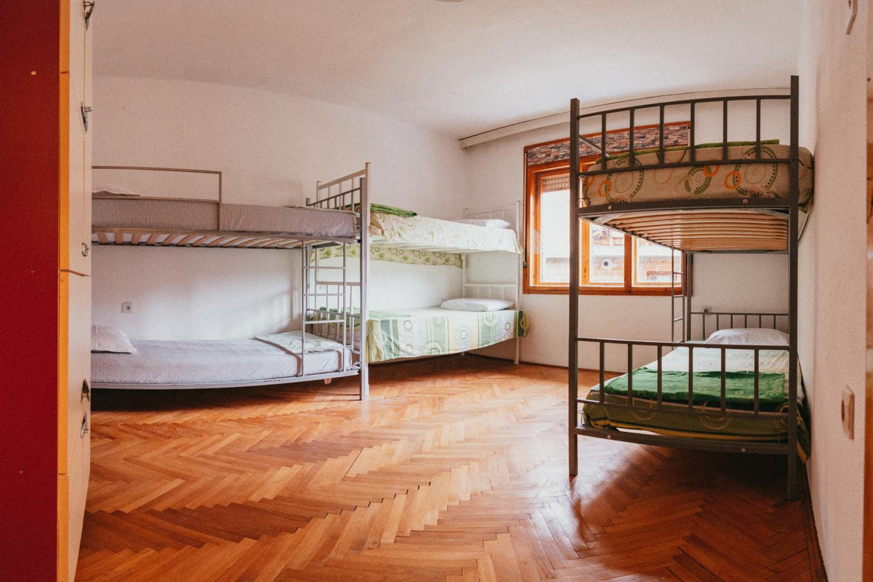 6-Bed Mixed Dormitory Room photo 2