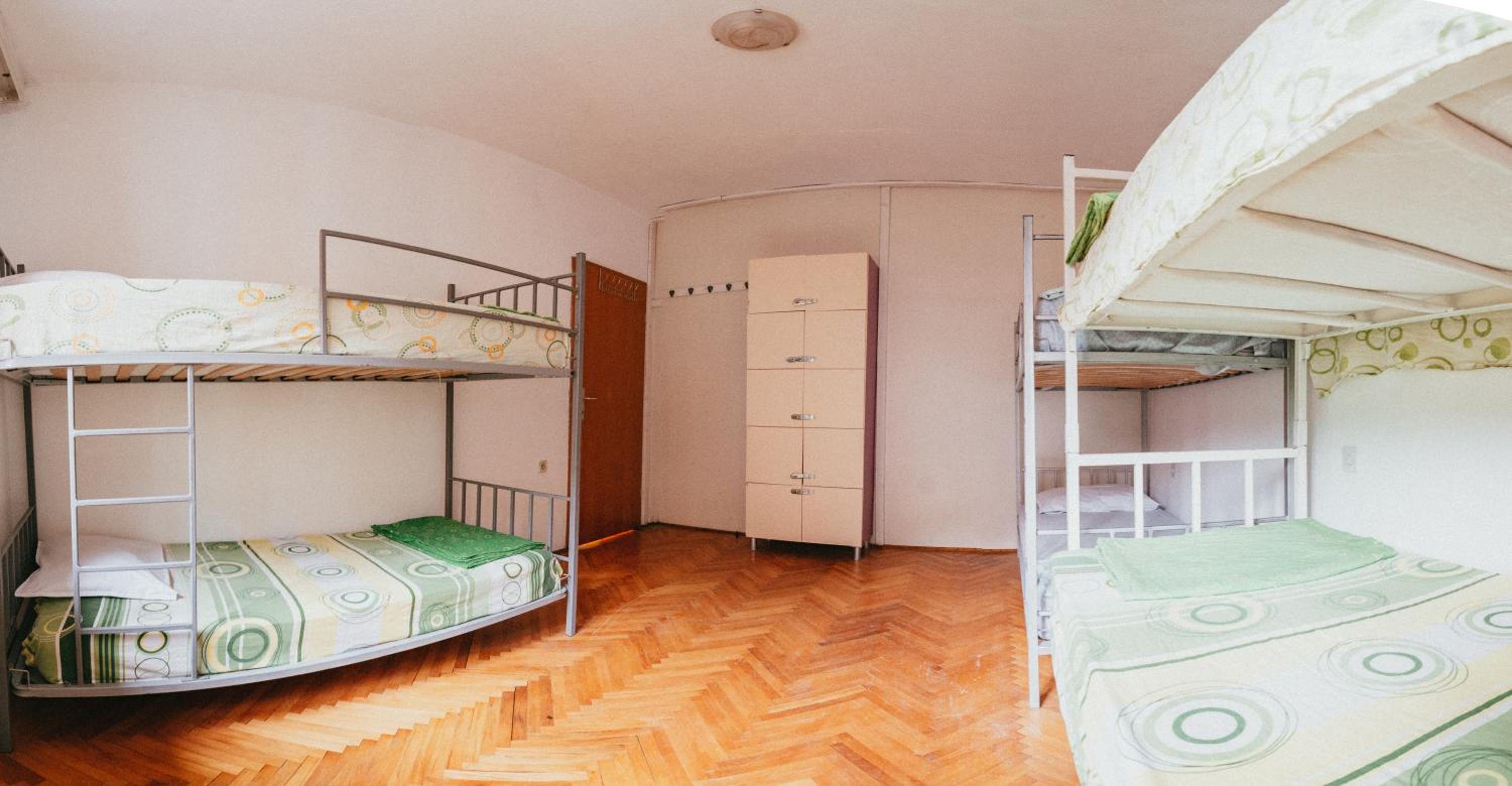 6-Bed Mixed Dormitory Room photo 3