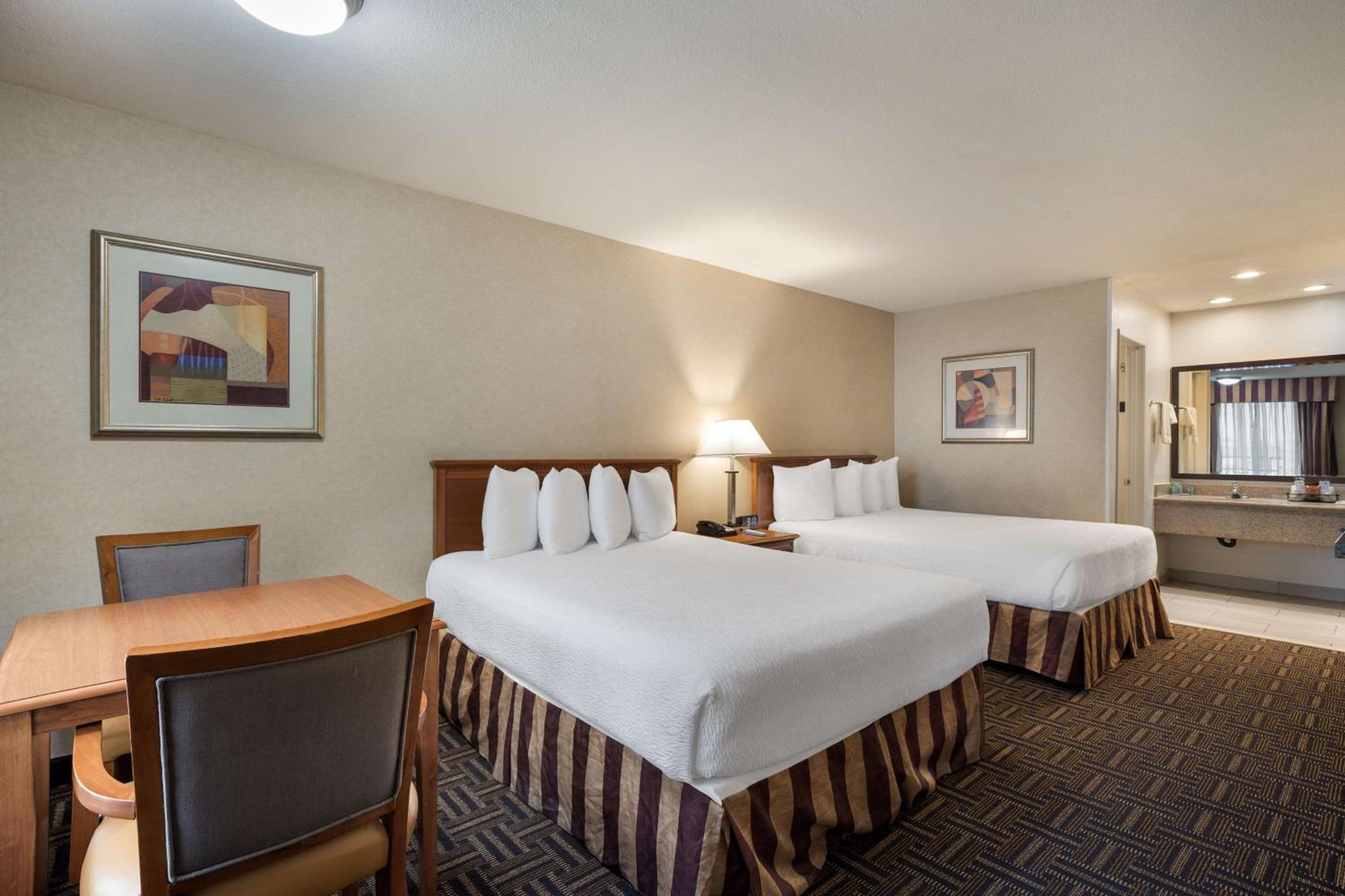 Deluxe Queen Room with Two Queen Beds - Non-Smoking - Photo 1