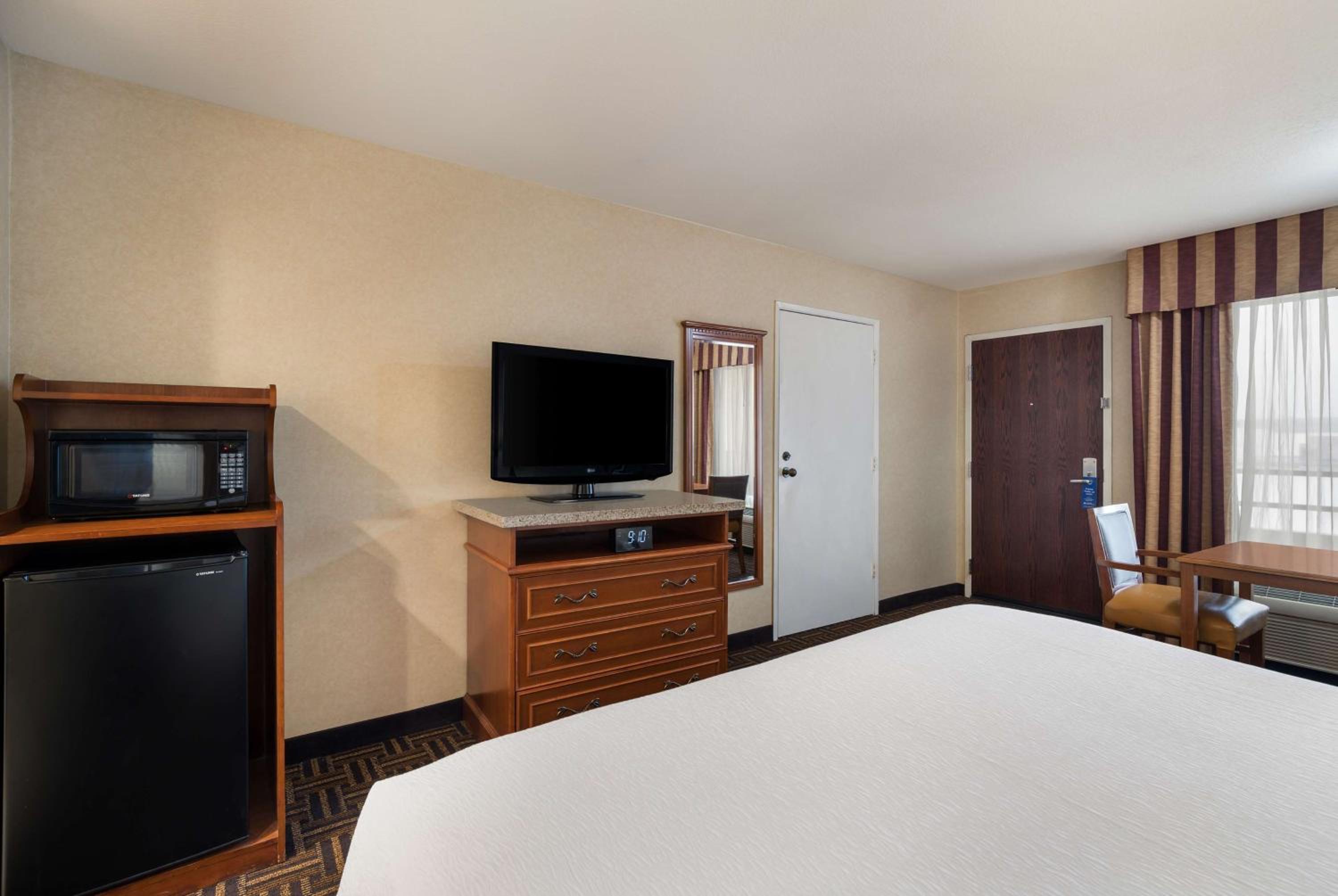 Deluxe King Room - Photo 5