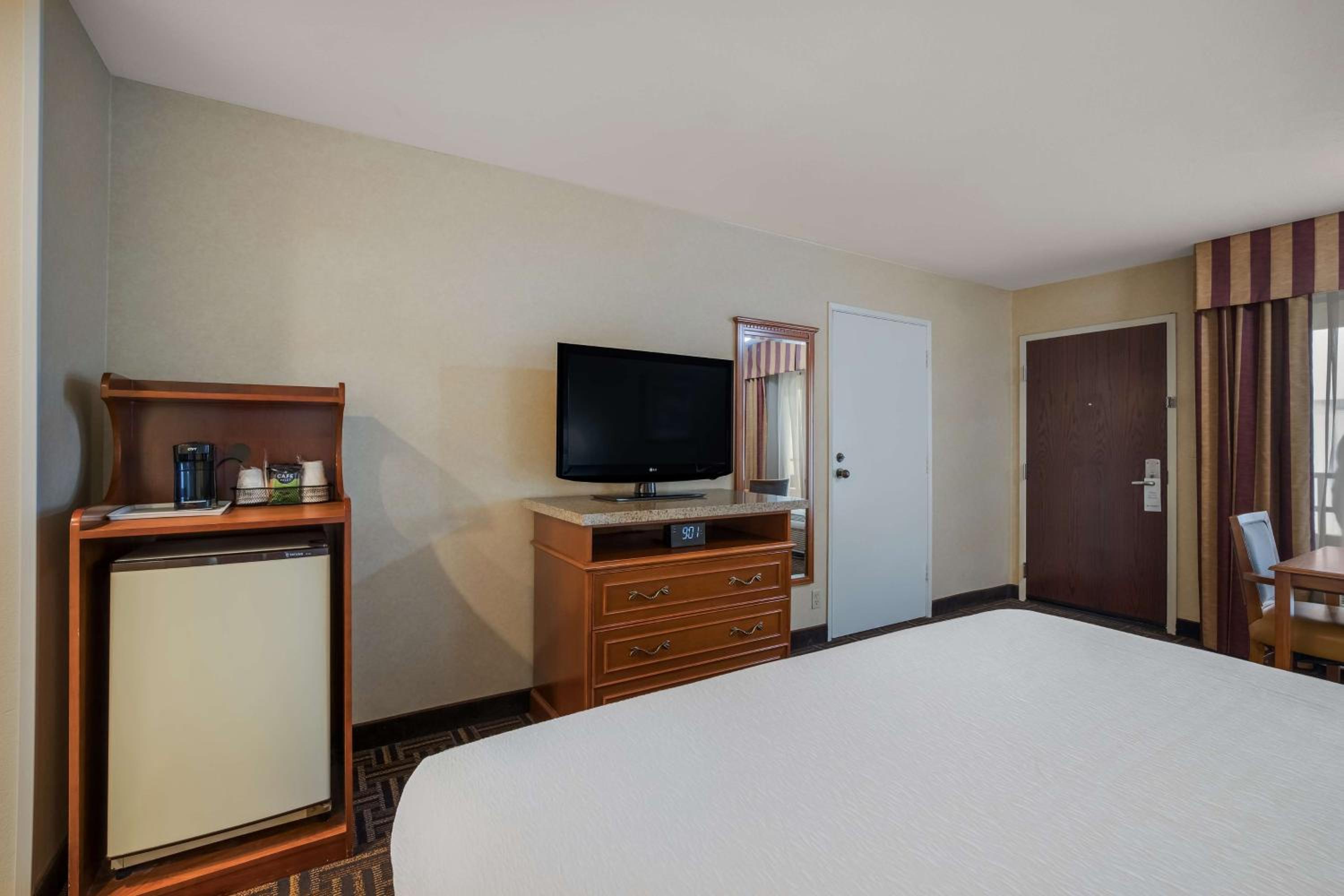 Deluxe King Room - Non-Smoking