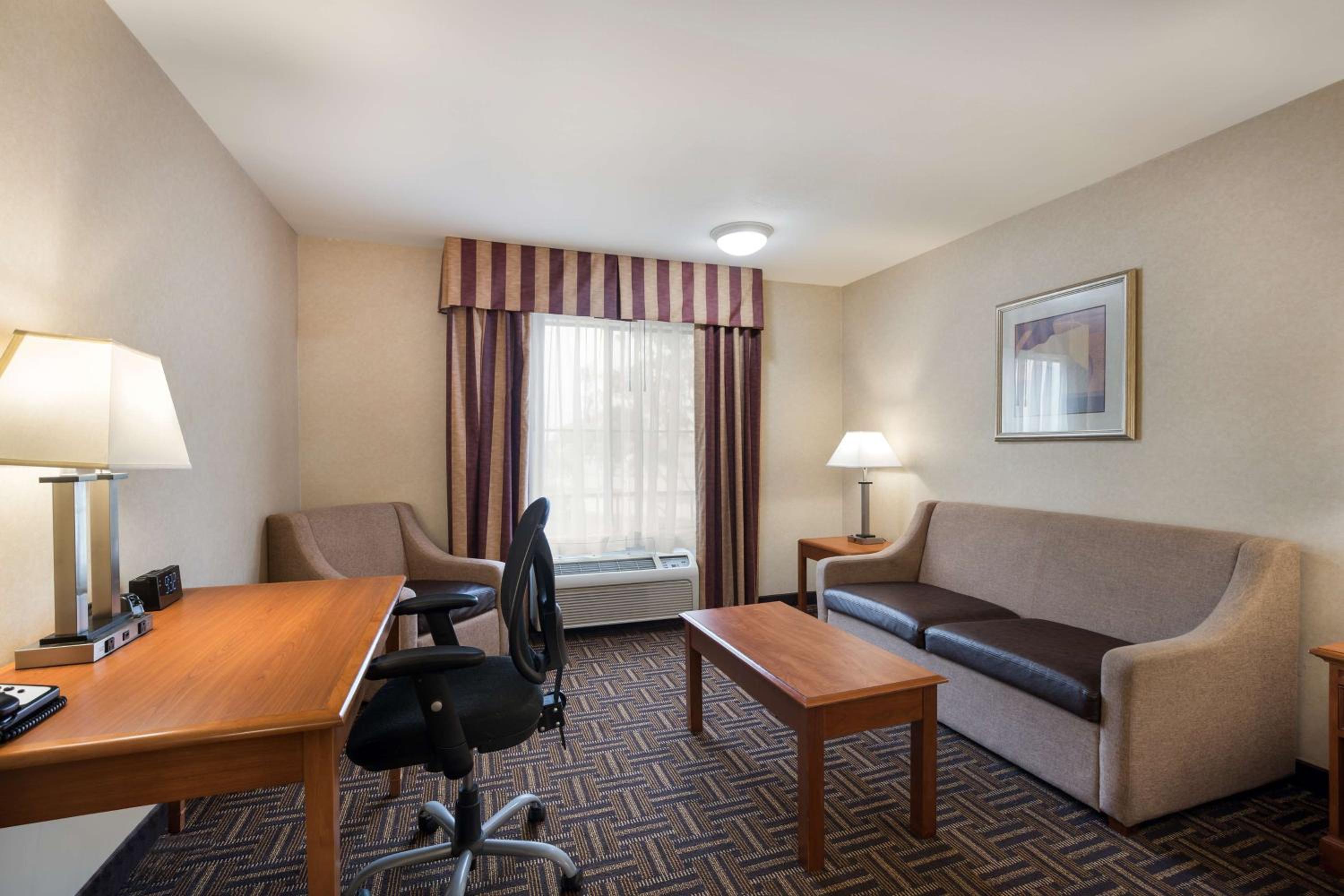 King Suite - Photo 3