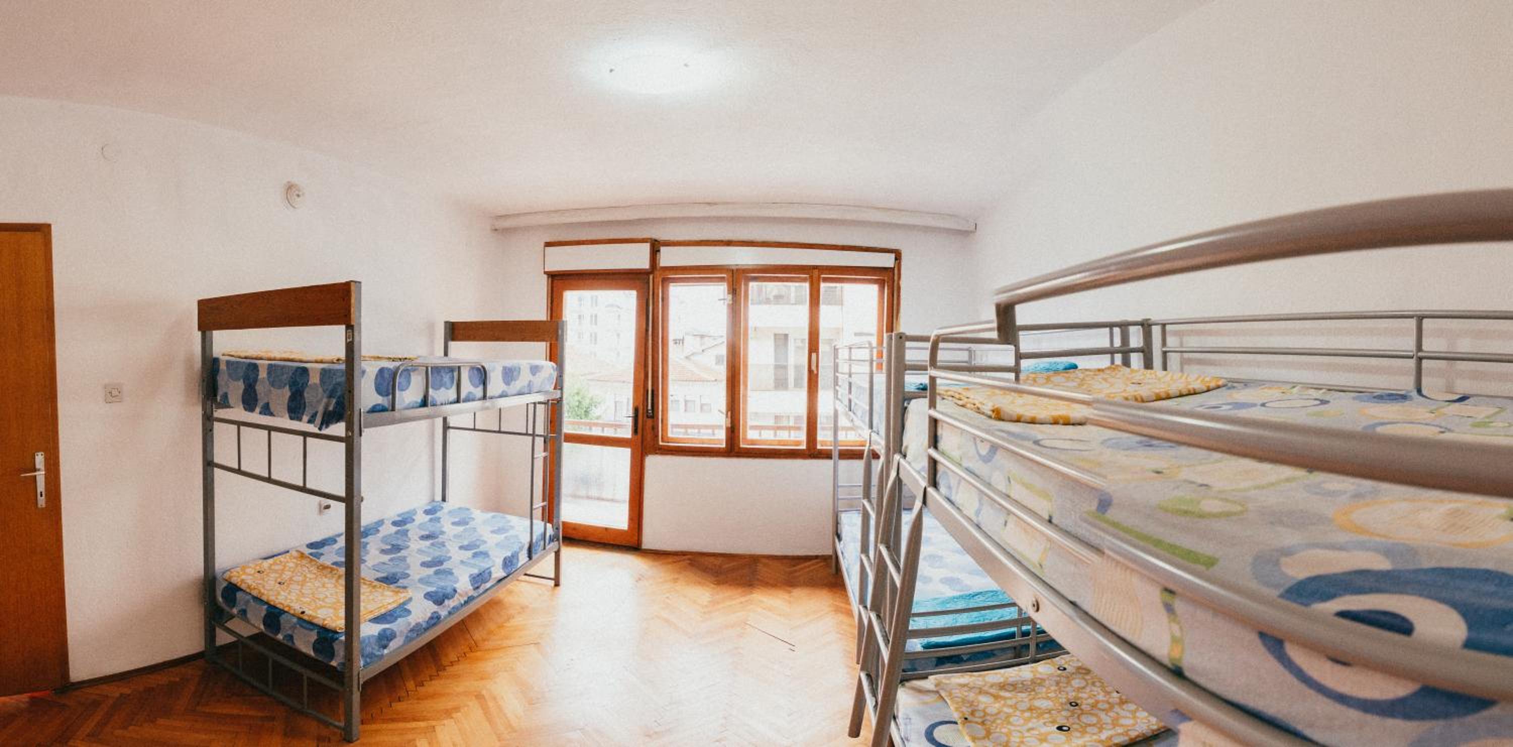6-Bed Mixed Dormitory Room photo 1