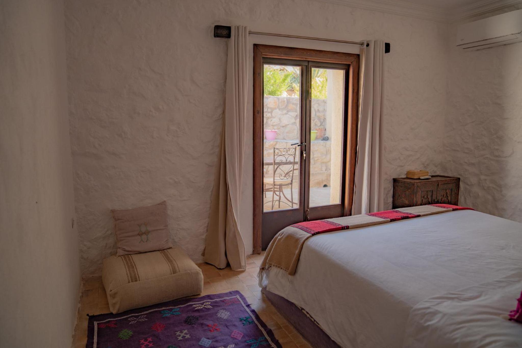 Chambre Double N°3 - Avec Terrasse Privée - Vue restreinte sur Montagne photo 3