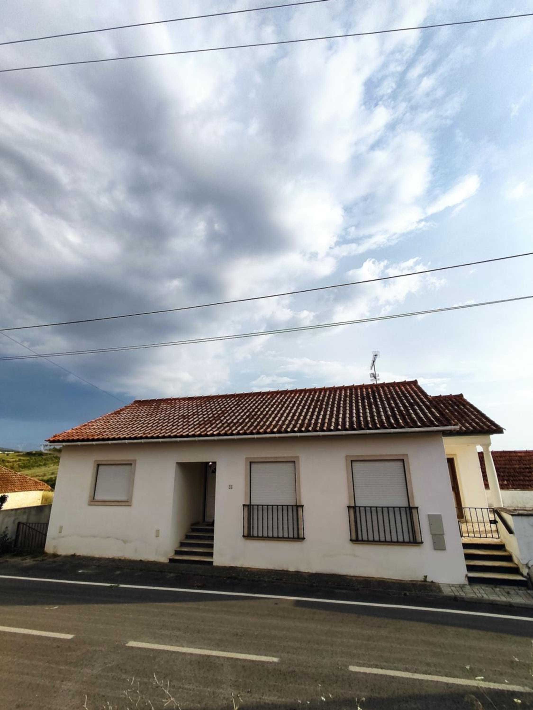 Three-Bedroom House photo 3