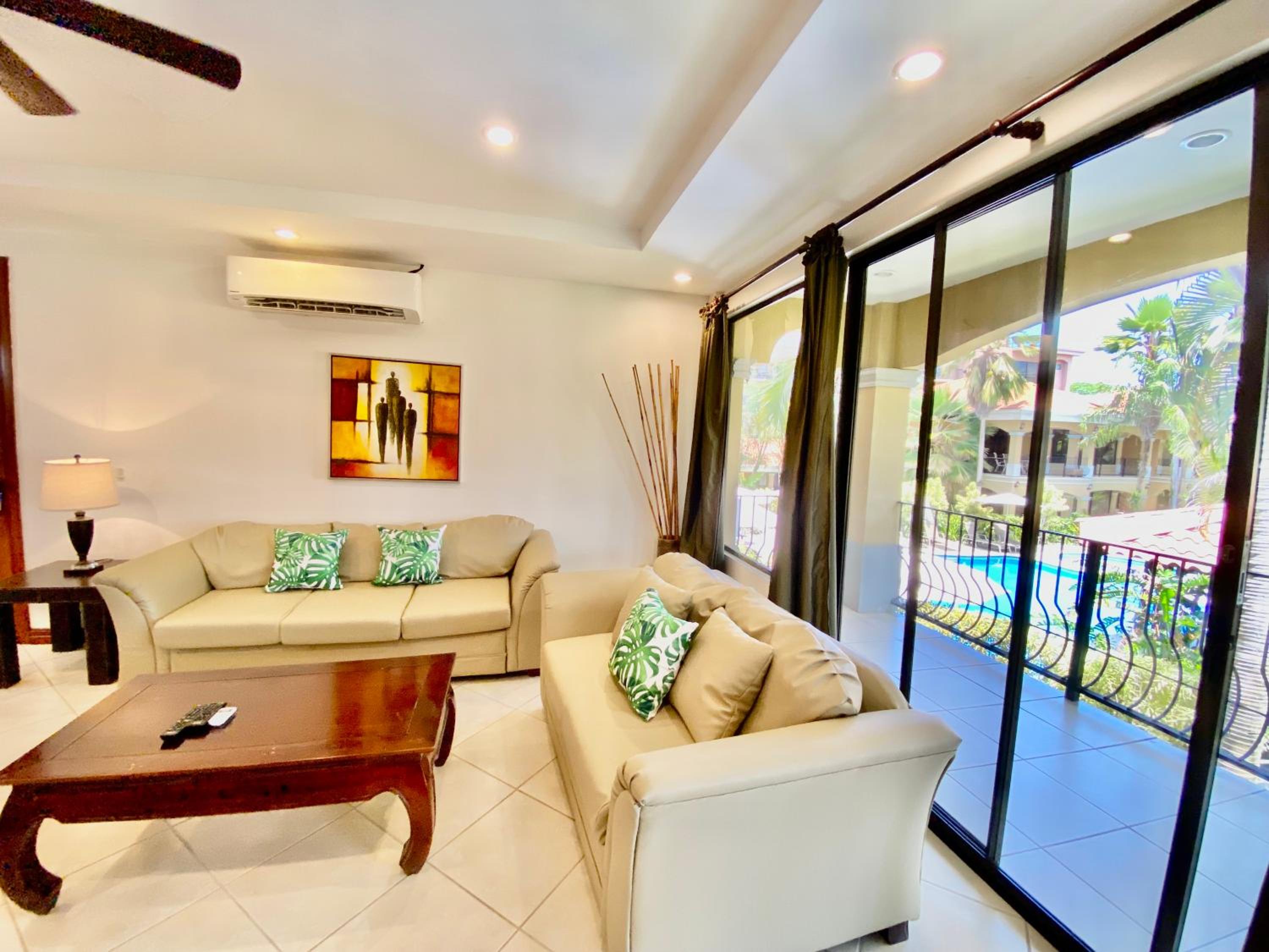 Apartment with Mountain View - Photo 3