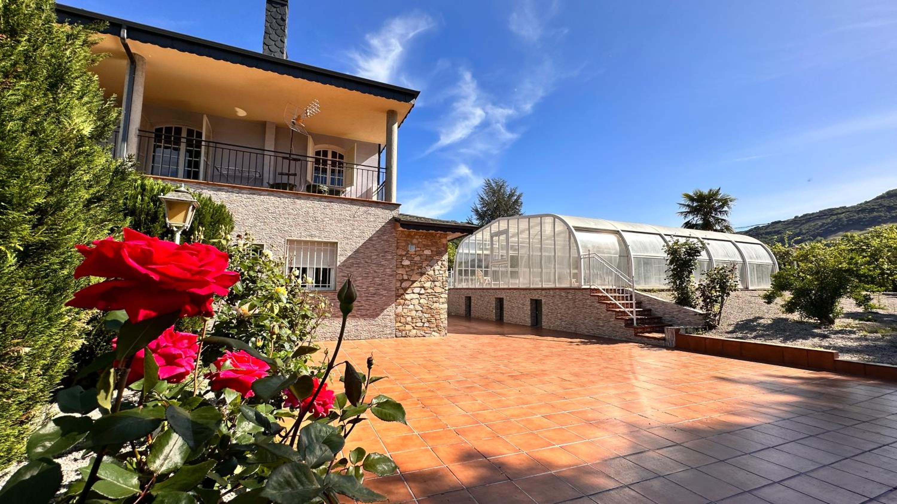 Villa photo 2