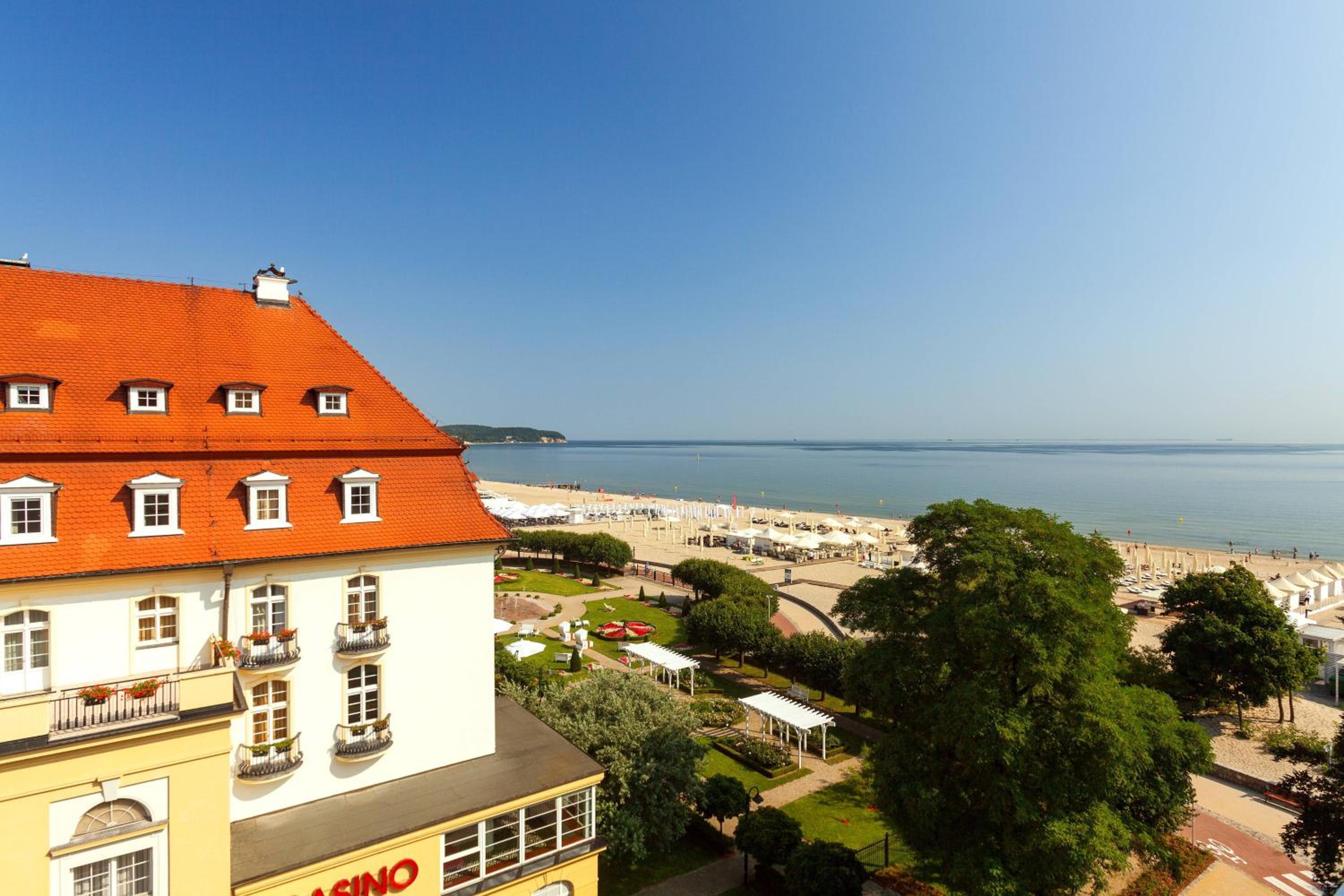 Deluxe, Guest room, 2 Twin/Single Bed(s), Partial sea view
