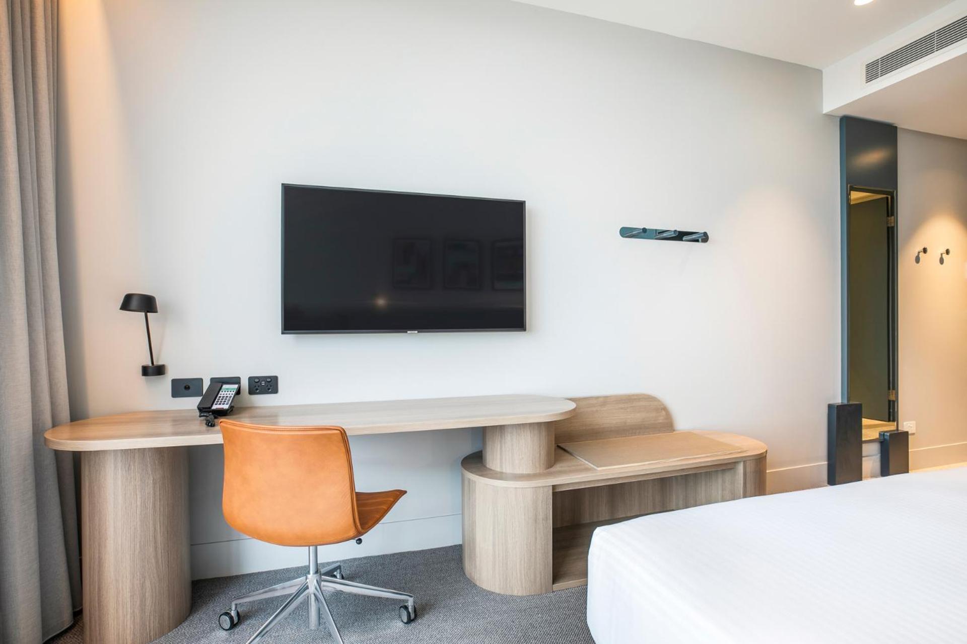 Premium King Room - High Floor - Photo 4