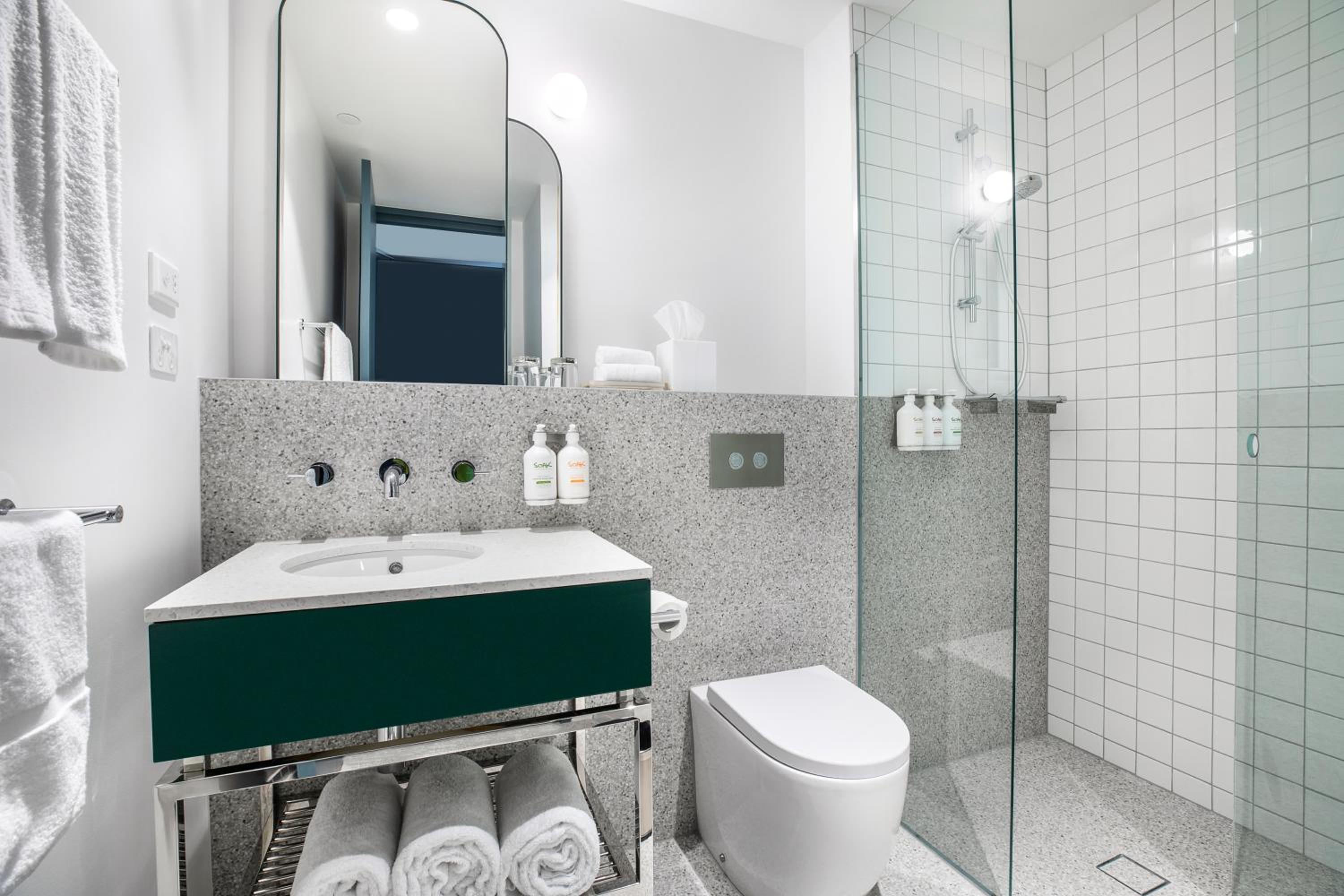 Premium King Room - High Floor - Photo 2
