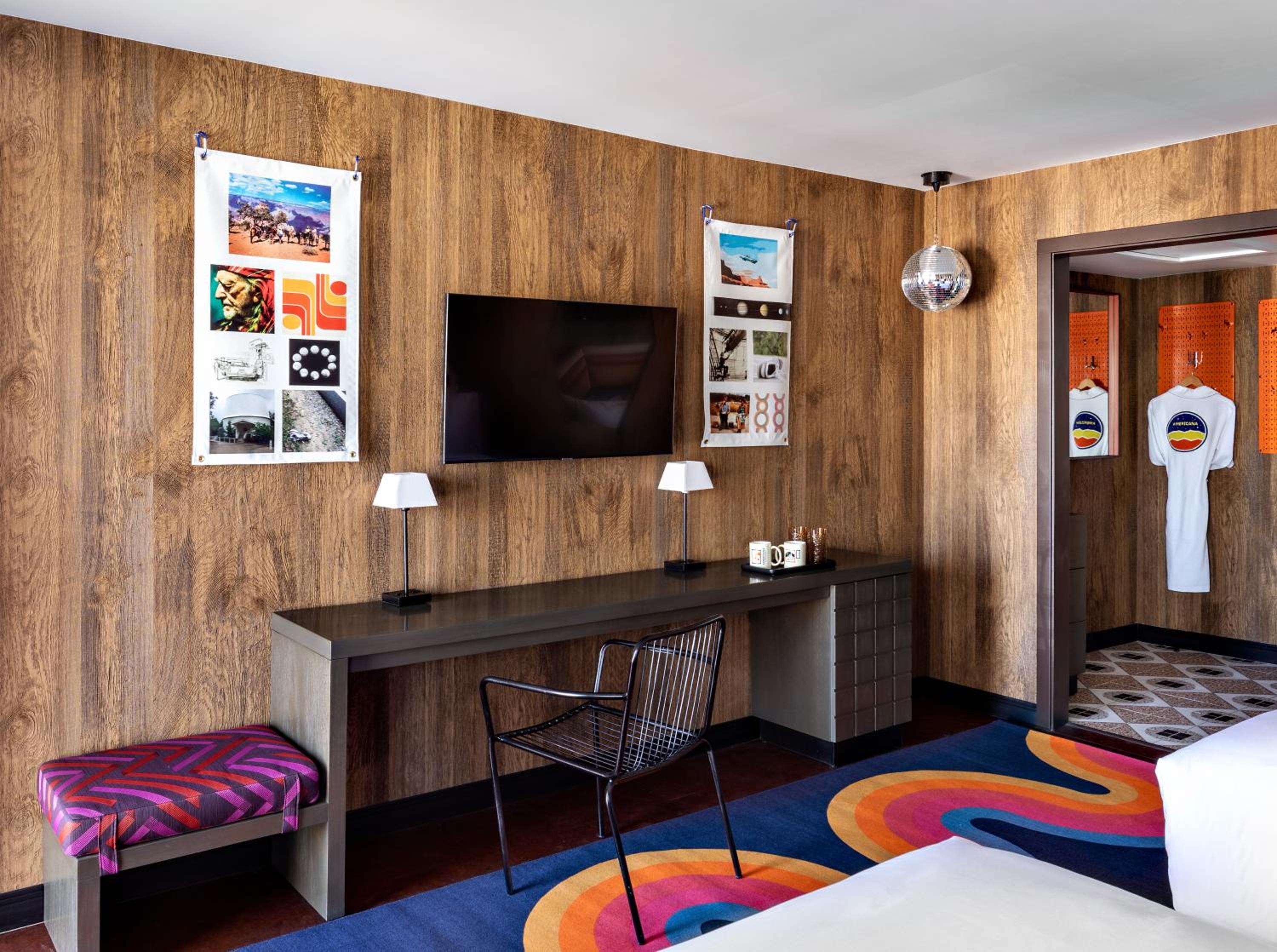 Superior Queen Room with Two Queen Beds - Photo 3