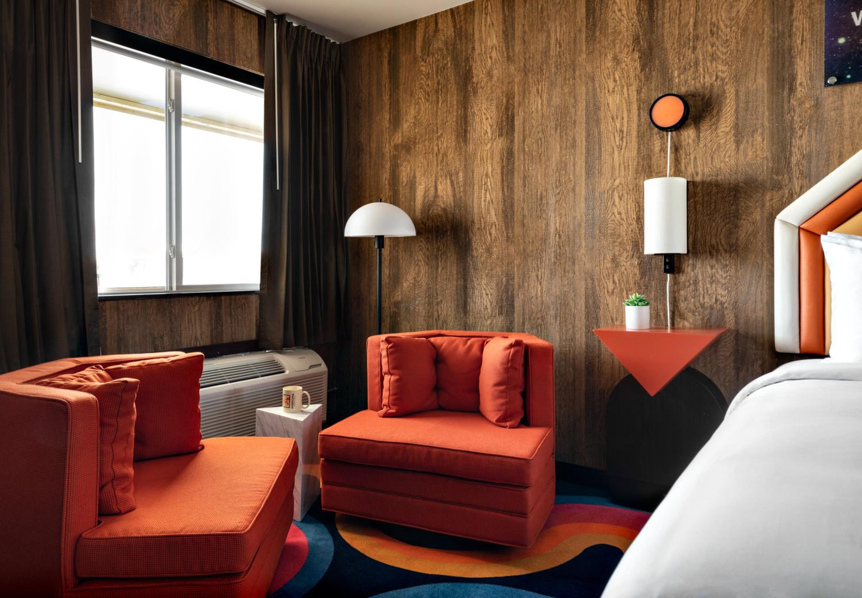 Superior Queen Room with Two Queen Beds - Photo 4