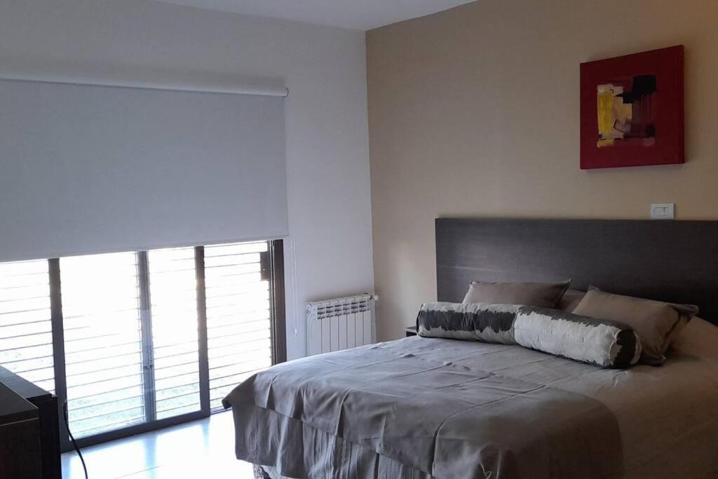 Three-Bedroom House photo 3