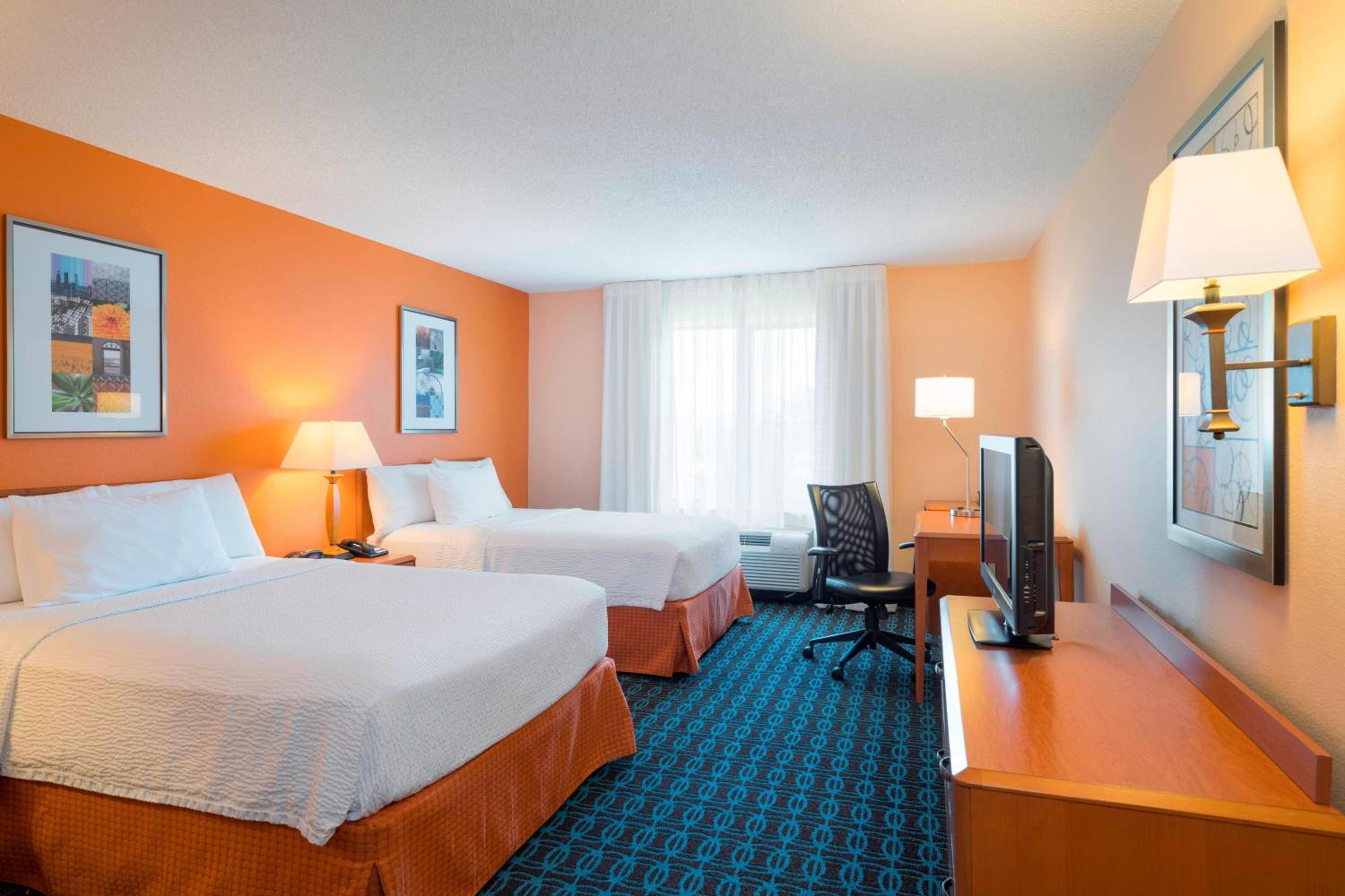 Double Room with Two Double Beds - Photo 2