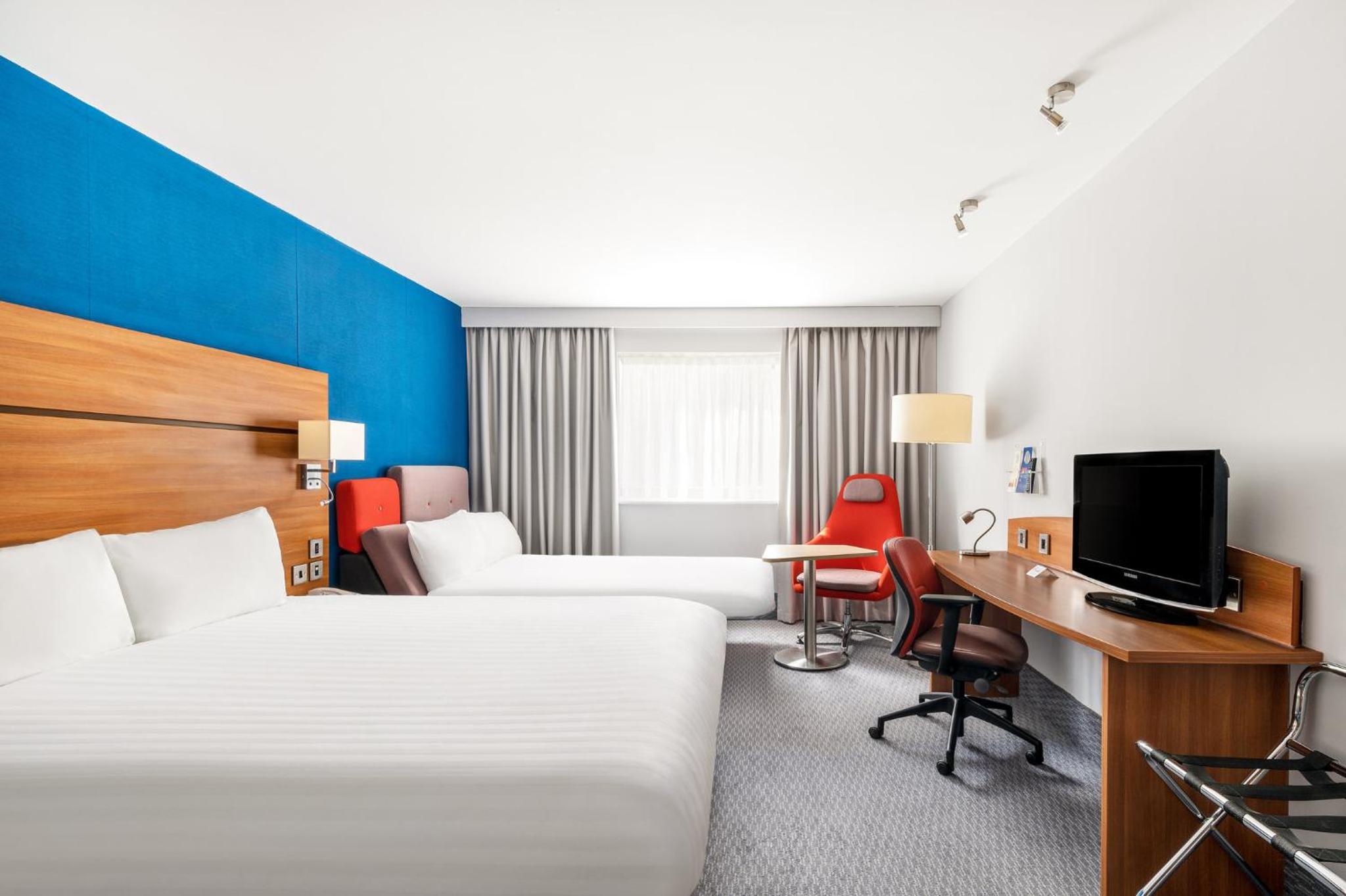 Standard Double Room with Sofa Bed and Free Hot Breakfast - Photo 4