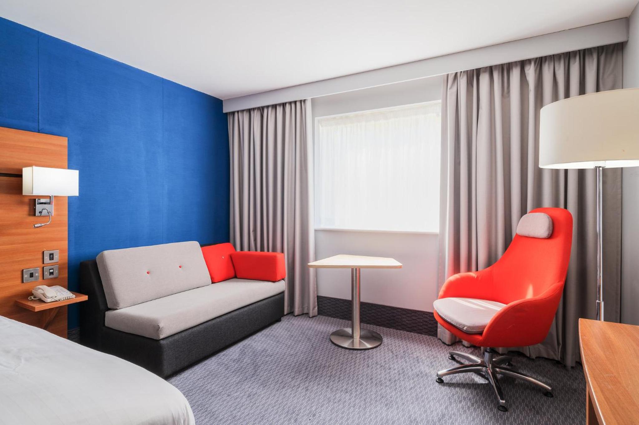 Standard Double Room with Sofa Bed and Free Hot Breakfast - Photo 7