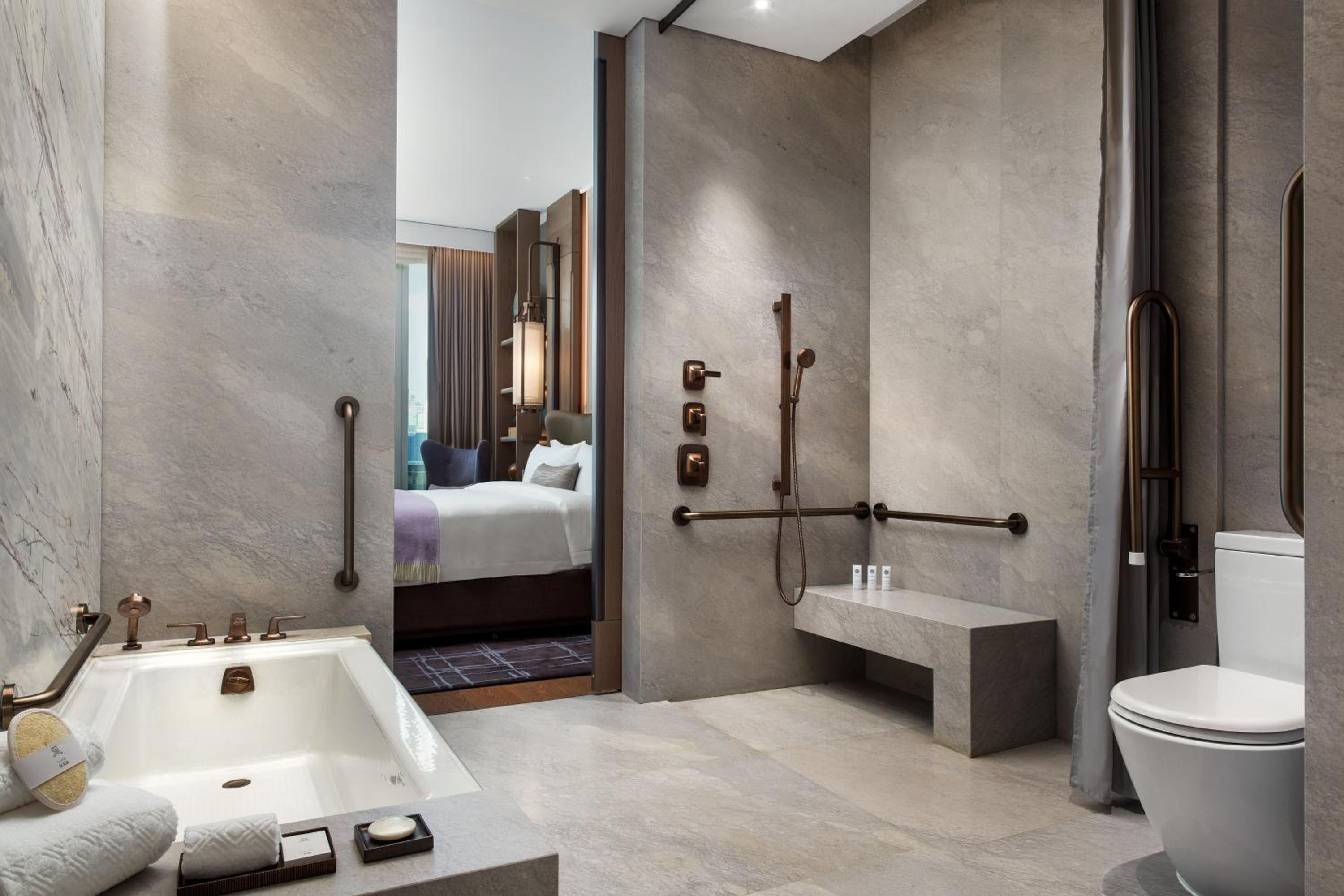 Deluxe King Room with City View