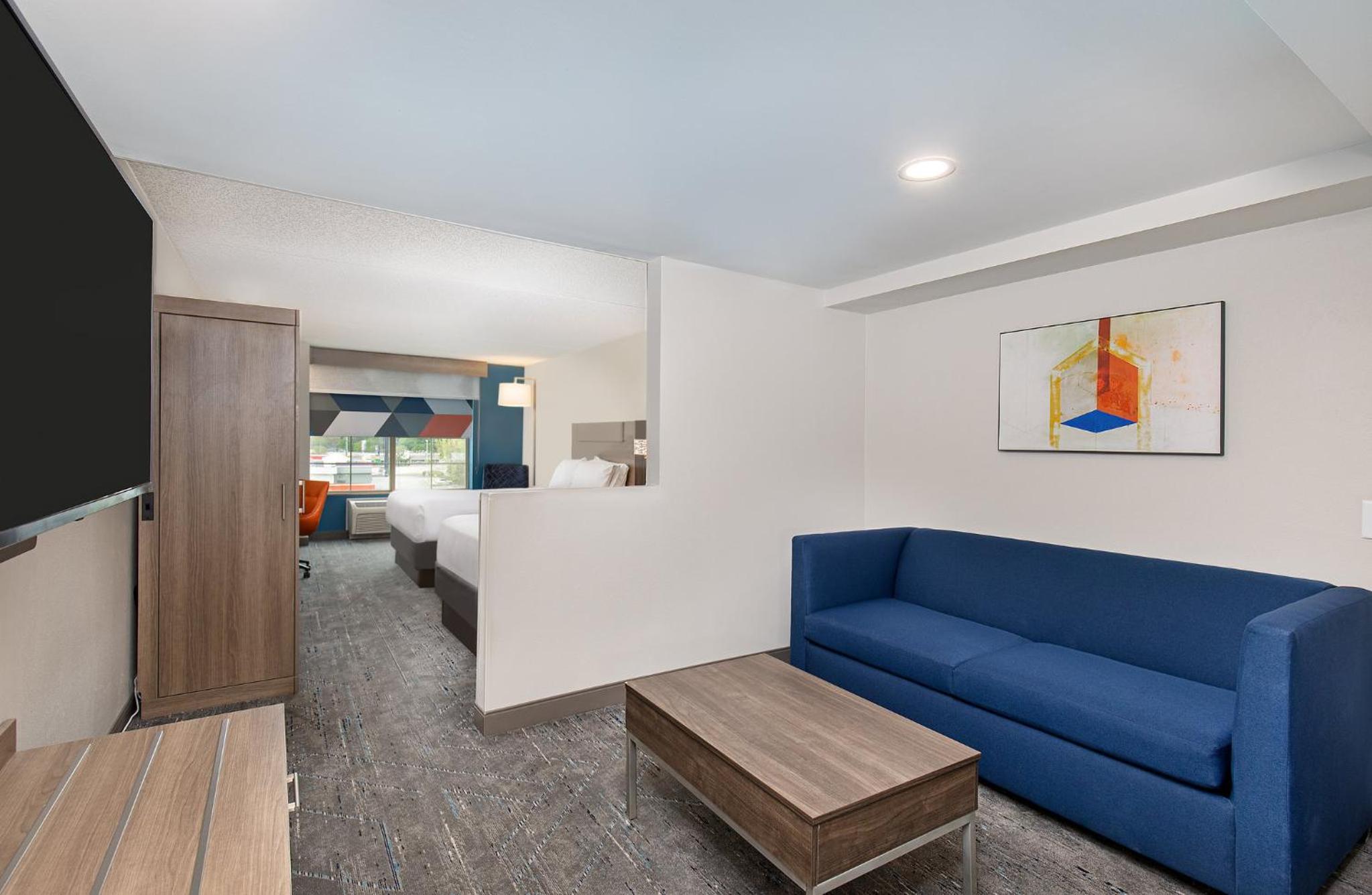 King Suite with Sofa Bed - Photo 6