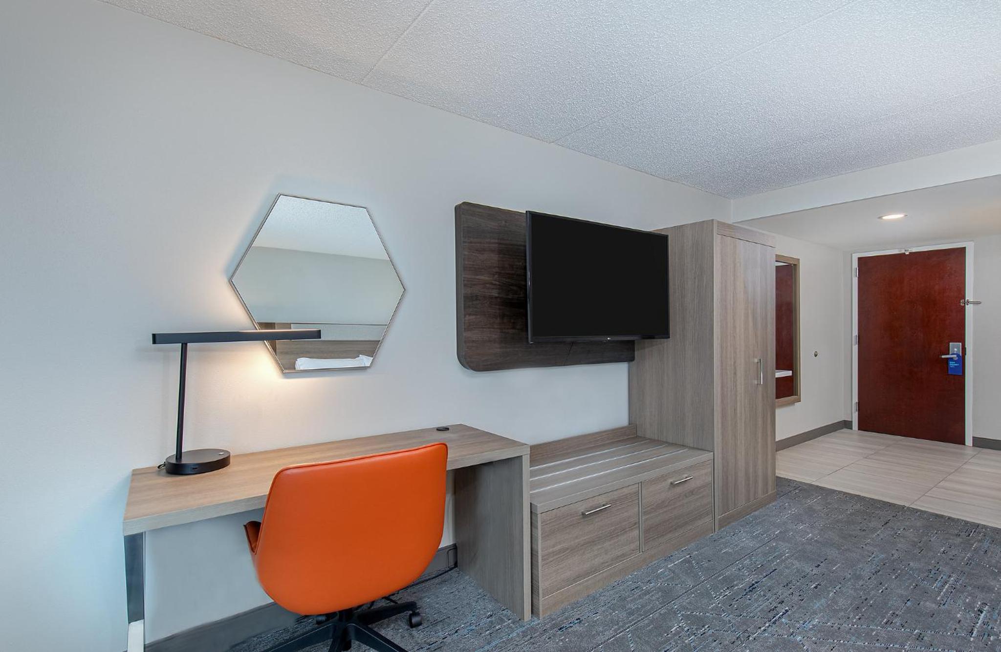 Standard King Room - Photo 5