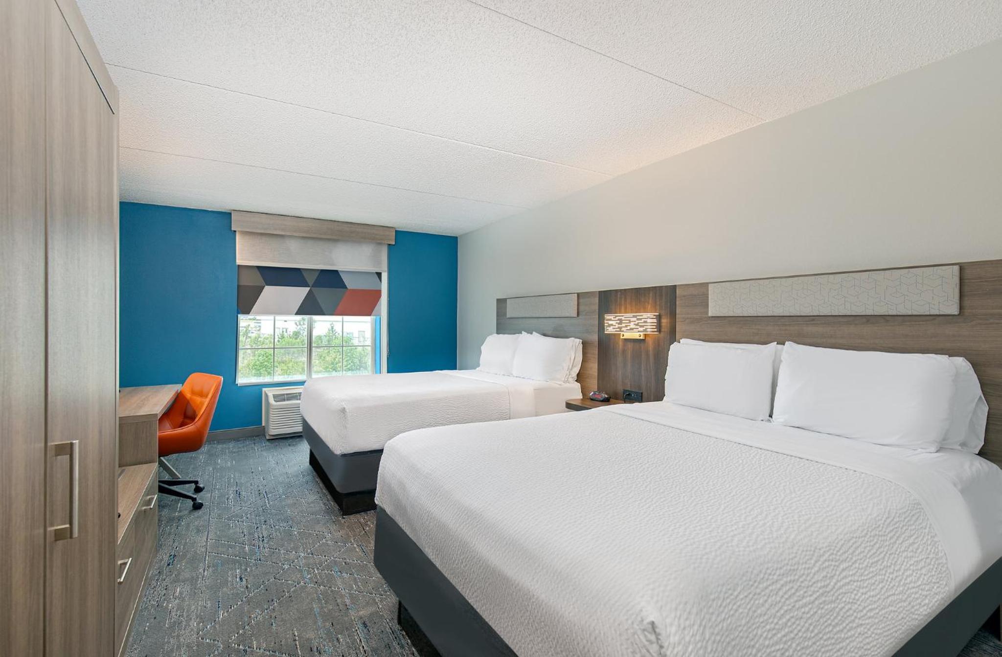 Standard Room with Two Queen Beds - Photo 1