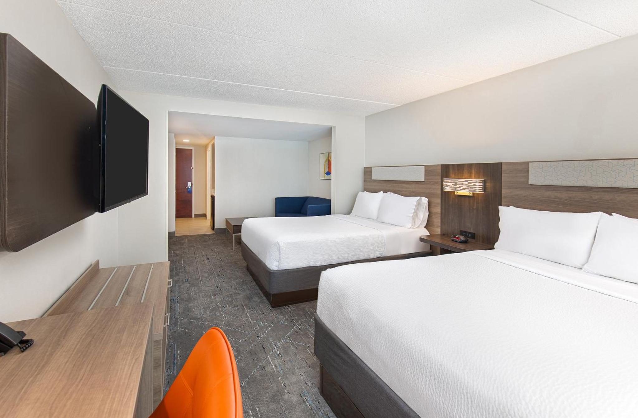 Queen Suite with Two Queen Beds - Photo 1