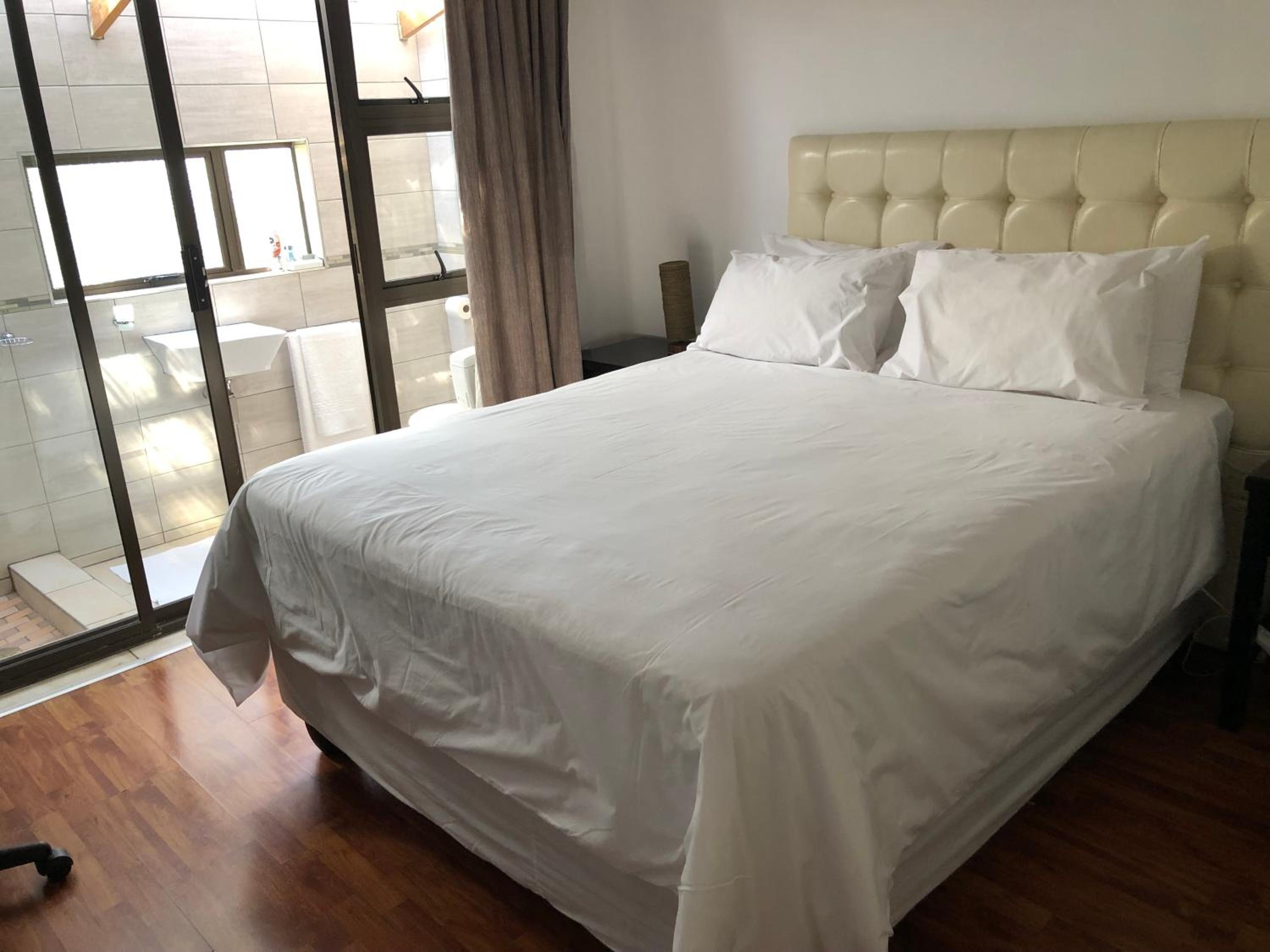 Queen Room photo 1