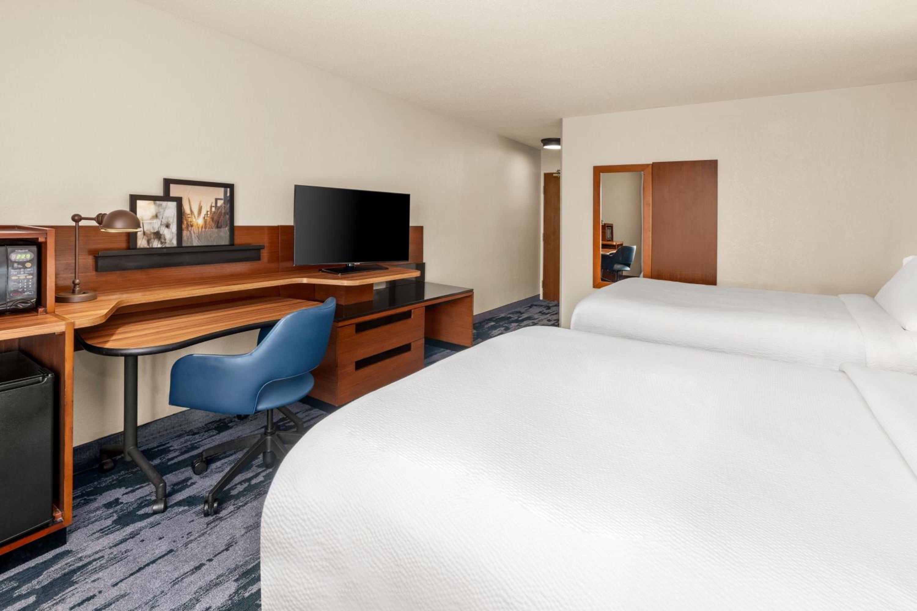 Double Room with Two Queen Beds - Photo 3
