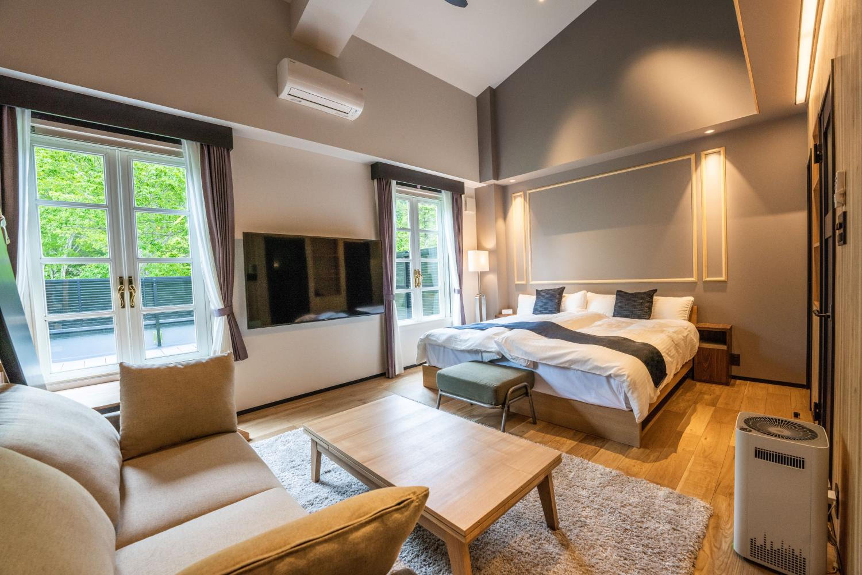 Double Room with Balcony - Non-Smoking photo 3