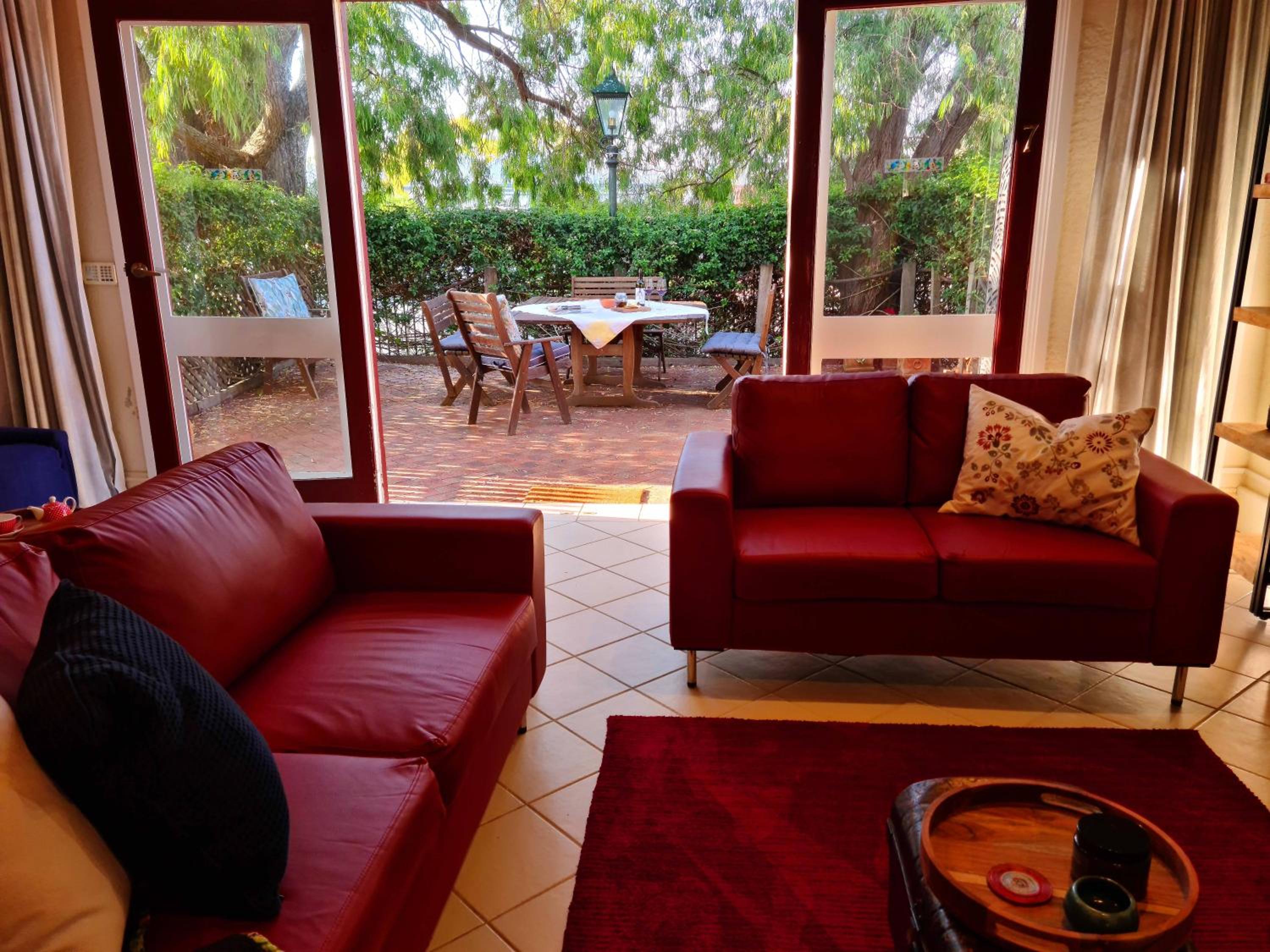 One-Bedroom House photo 1
