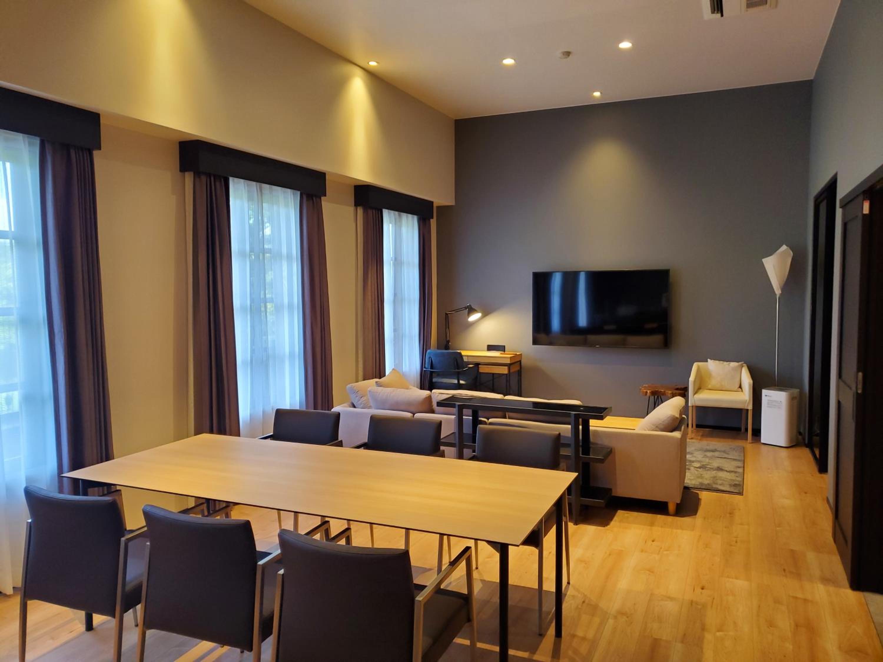 Suite - Non-Smoking - Photo 1