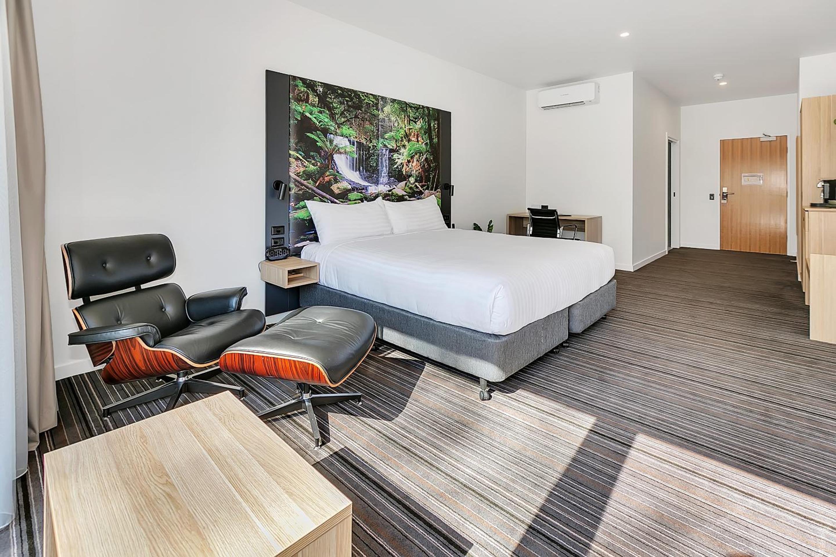 Premium King Room photo 2