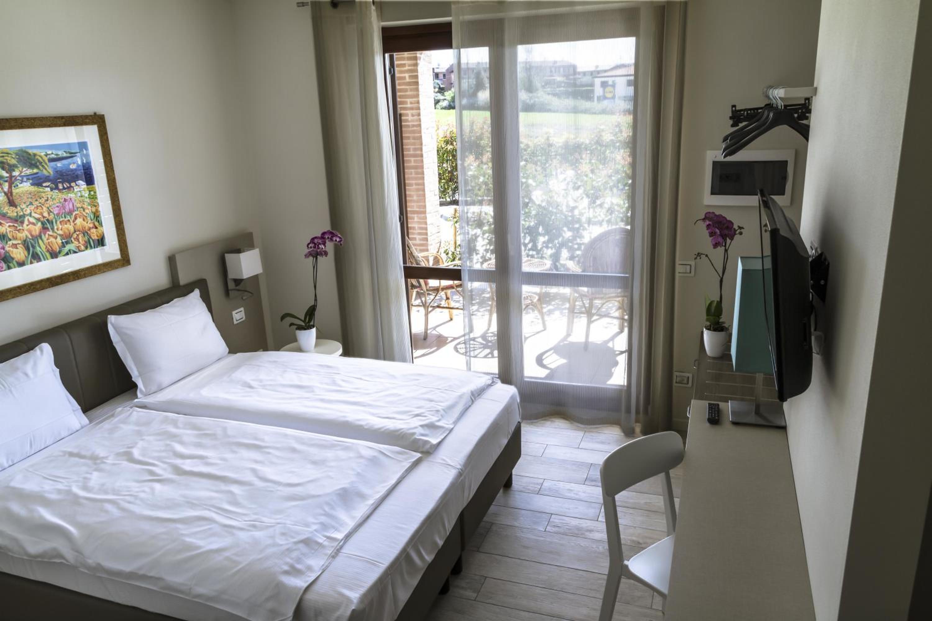 Superior Double or Twin Room with Terrace on the ground floor or balcony at the first floor photo 1