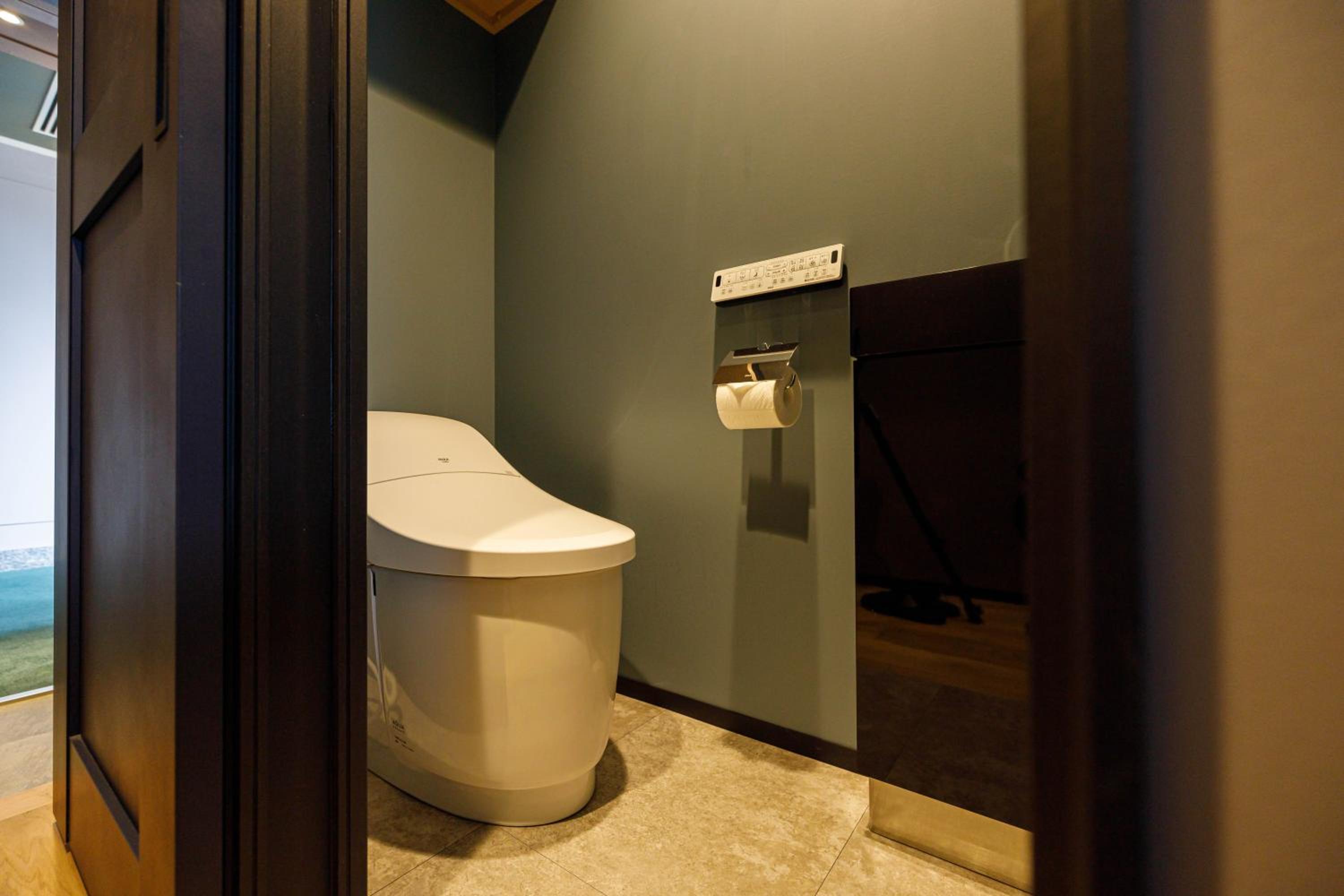 King Room - Non-Smoking - Photo 8