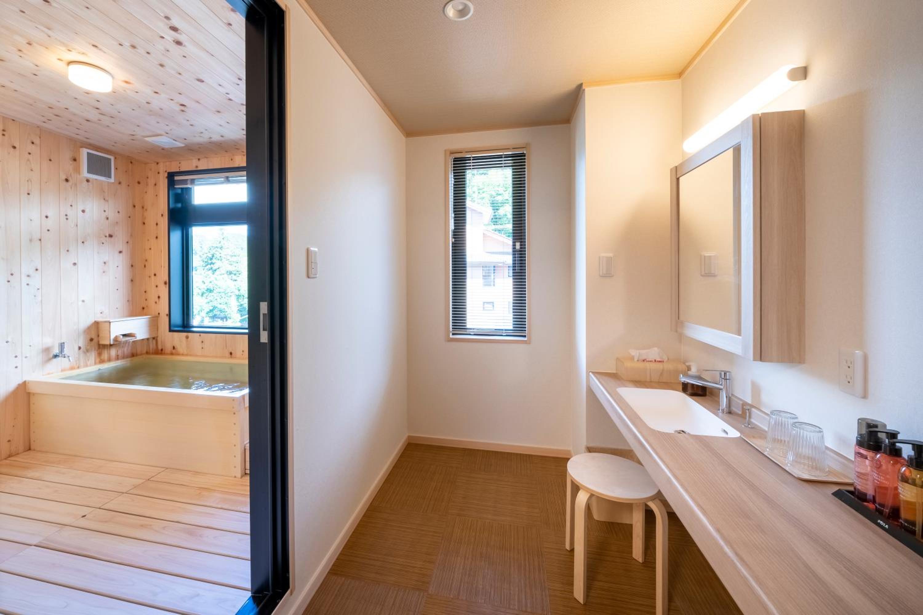 Renewal Japanese-Style Twin Room with Private Hot Spring Bath photo 3