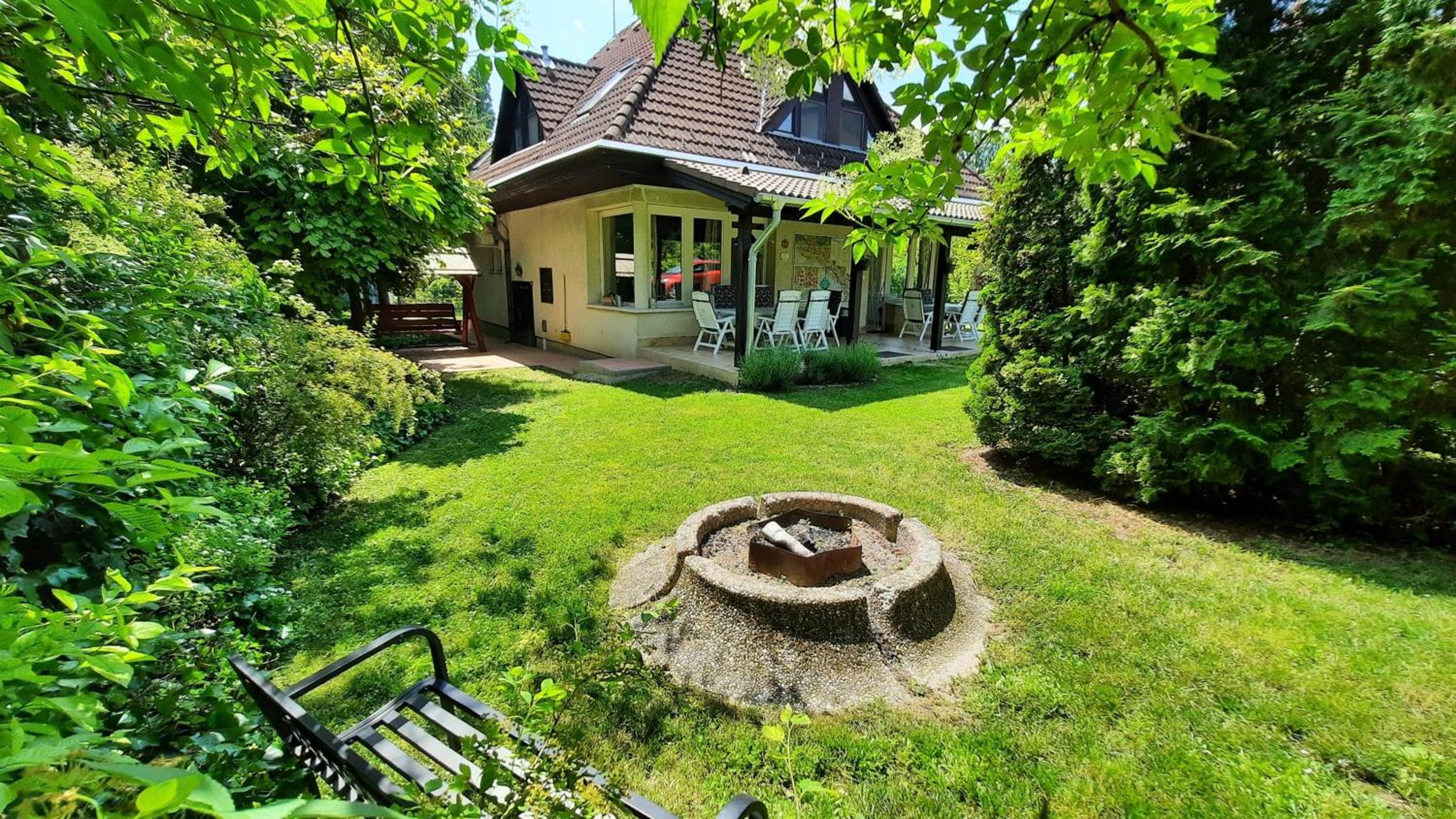 Four-Bedroom House photo 3