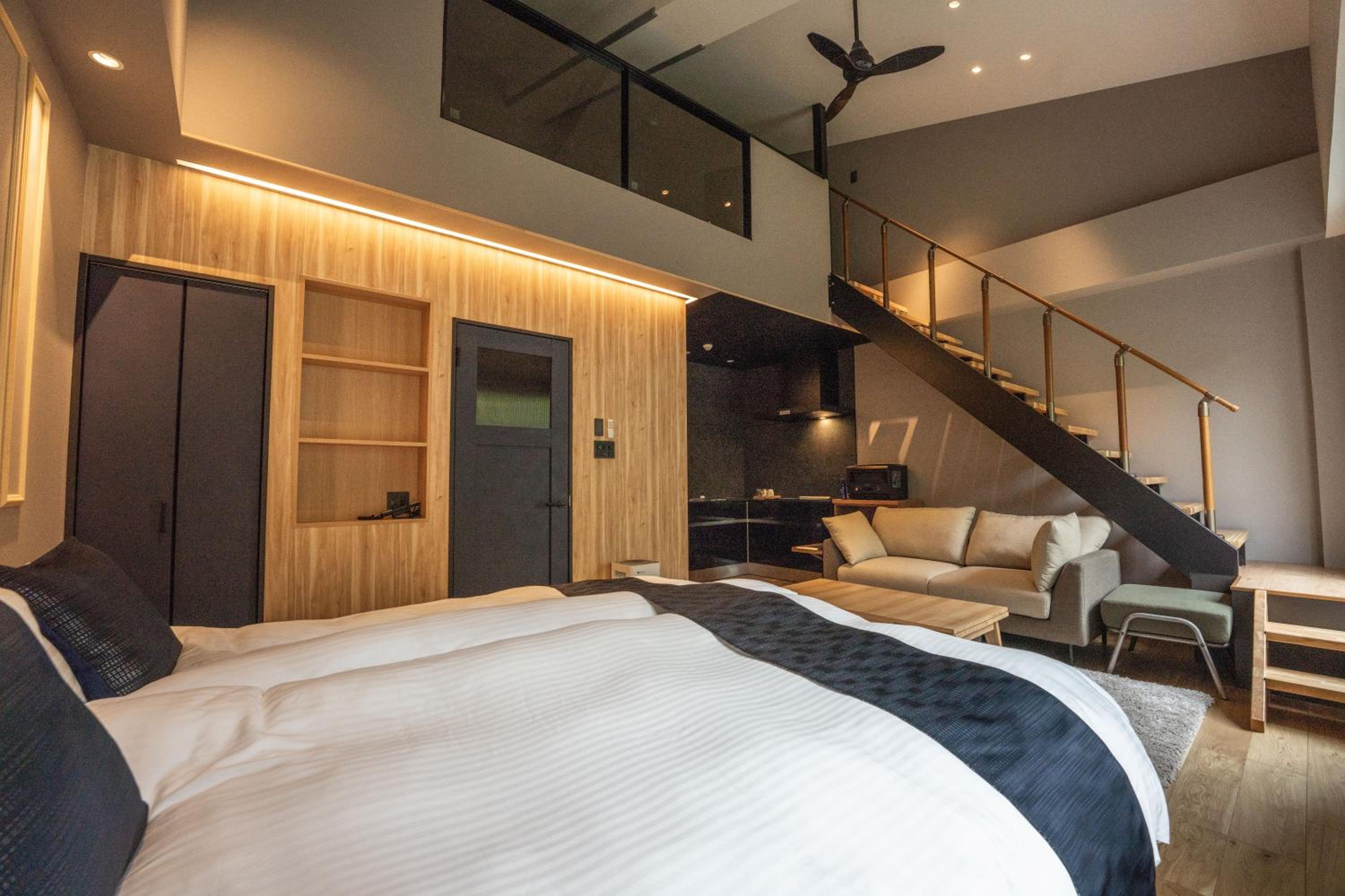 Double Room with Balcony - Non-Smoking photo 2